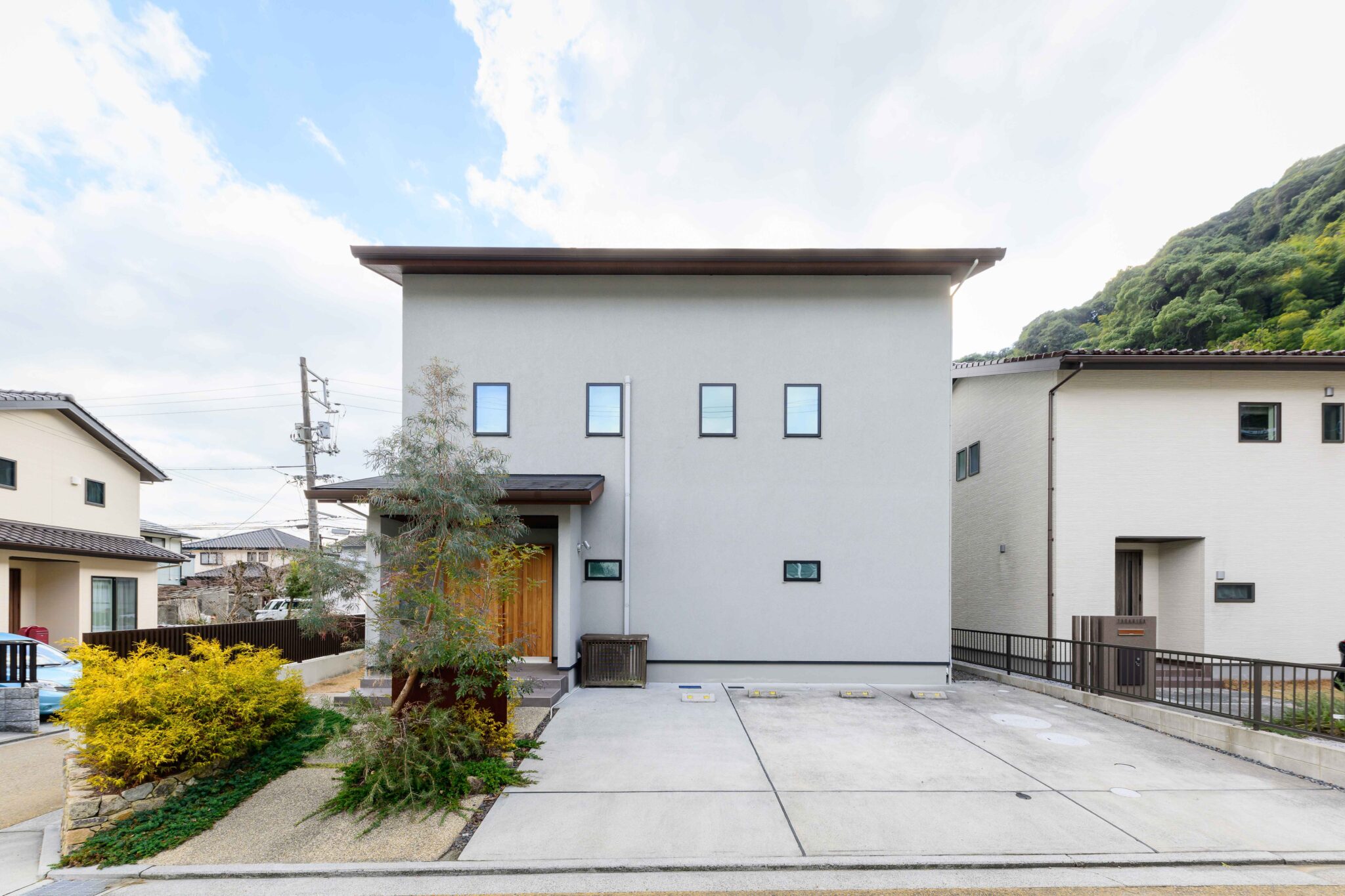  吹き抜けが開放的な個性とセンスが光る家   アイフルホーム | イワナミ 岩国市柳井市益田市浜田市の注文住宅