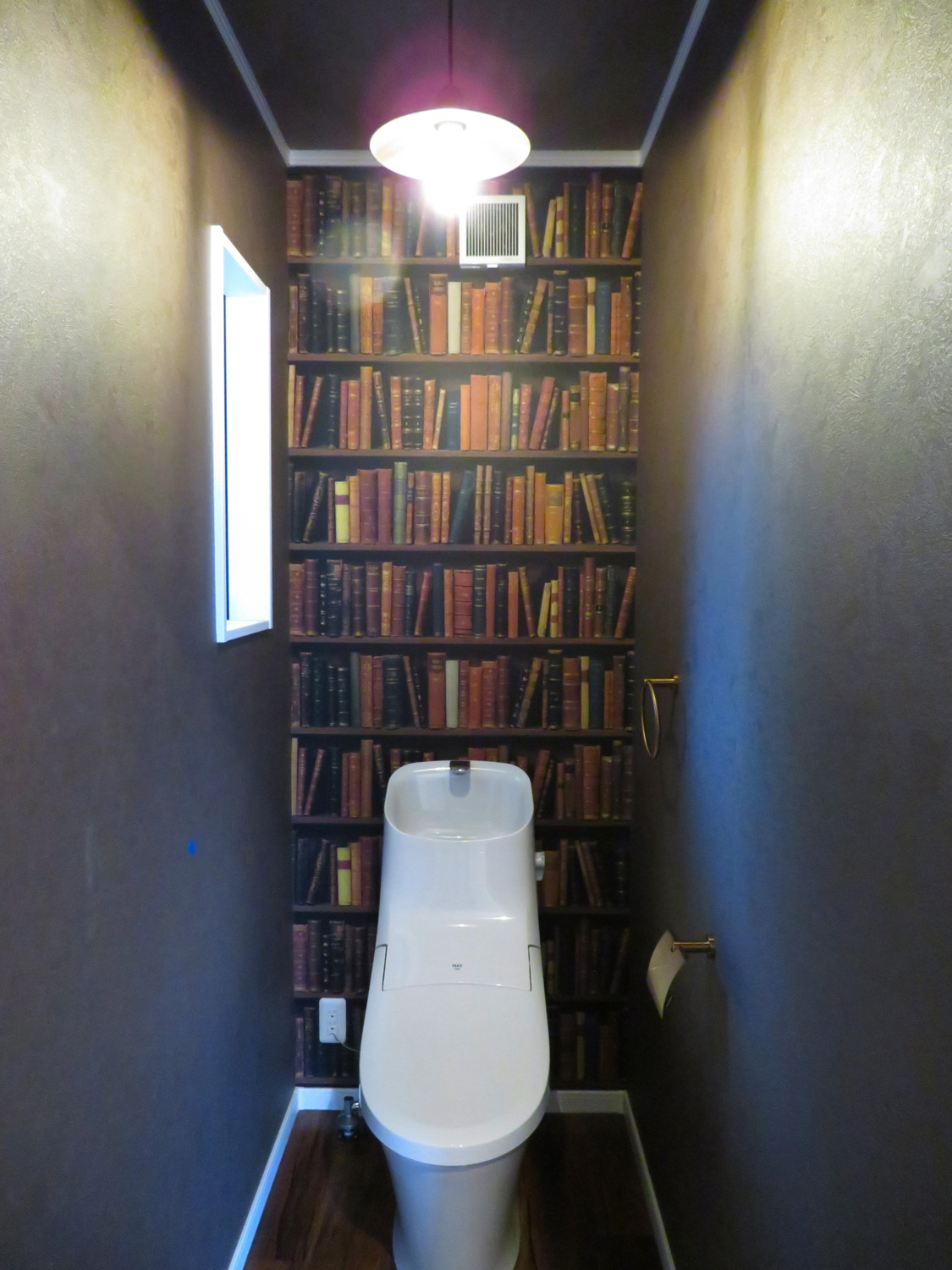  トイレ事例集｜アクセントクロスで空間を演出こだわりのトイレ写真集   アイフルホーム | イワナミ 岩国市柳井市益田市浜田市の注文住宅