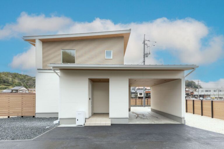  心地良い風を感じる吹抜けとガレージの家   アイフルホーム | イワナミ 岩国市柳井市益田市浜田市の注文住宅