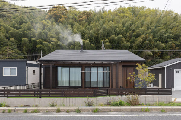  オーシャンビューと勾配天井で叶えた開放感あふれる平屋   アイフルホーム | イワナミ 岩国市柳井市益田市浜田市の注文住宅