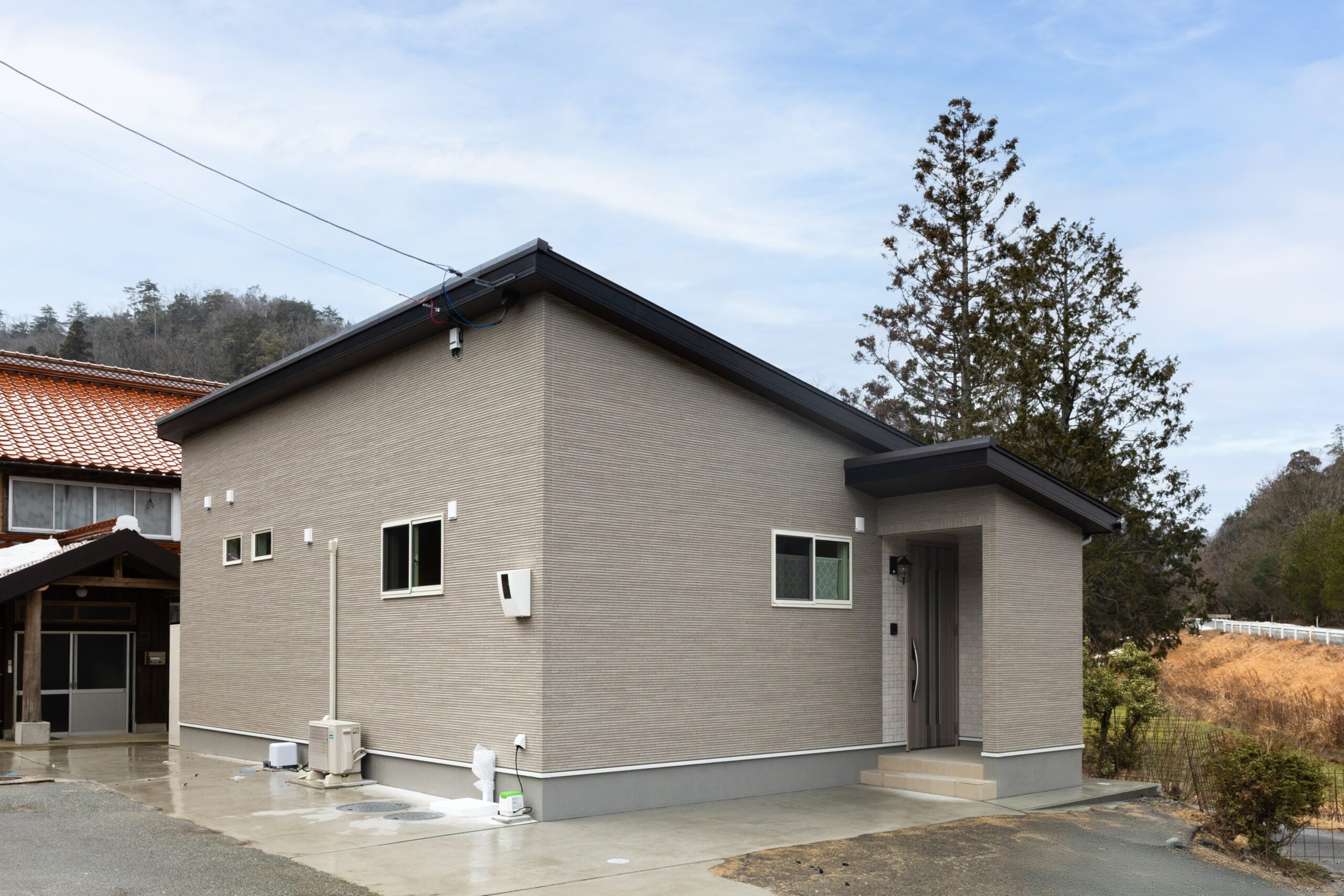  施工事例ありおしゃれな平屋の新築実例5選｜アイフルホームが叶える理想の暮らし   アイフルホーム | イワナミ 岩国市柳井市益田市浜田市の注文住宅