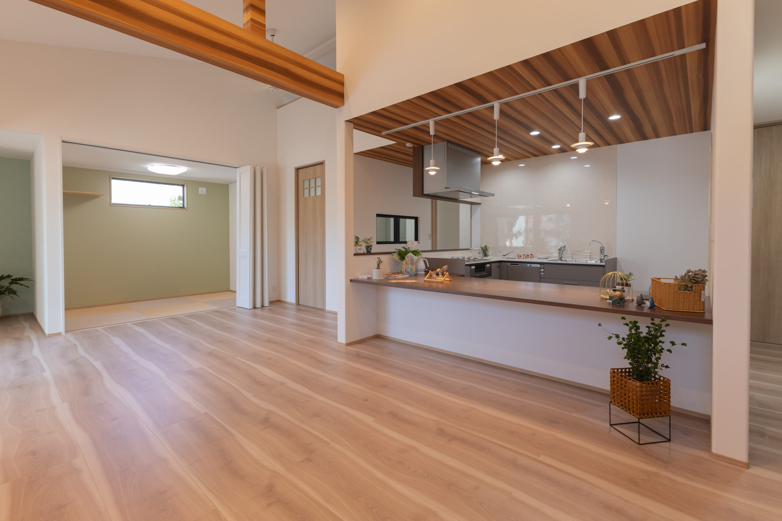  施工事例ありおしゃれな平屋の新築実例5選｜アイフルホームが叶える理想の暮らし   アイフルホーム | イワナミ 岩国市柳井市益田市浜田市の注文住宅
