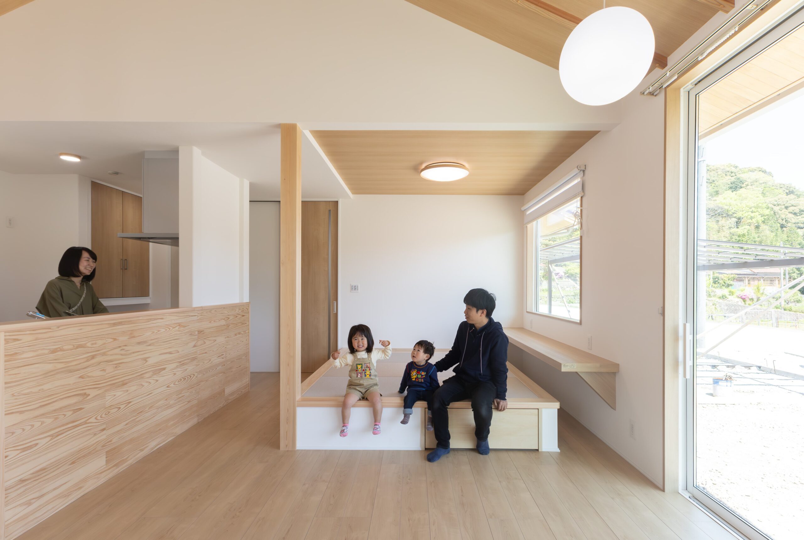  家族で過ごす雨の日が楽しくなるおうち時間充実アイデア5選｜子育て世代にうれしい間取りとは   アイフルホーム | イワナミ 岩国市柳井市益田市浜田市の注文住宅