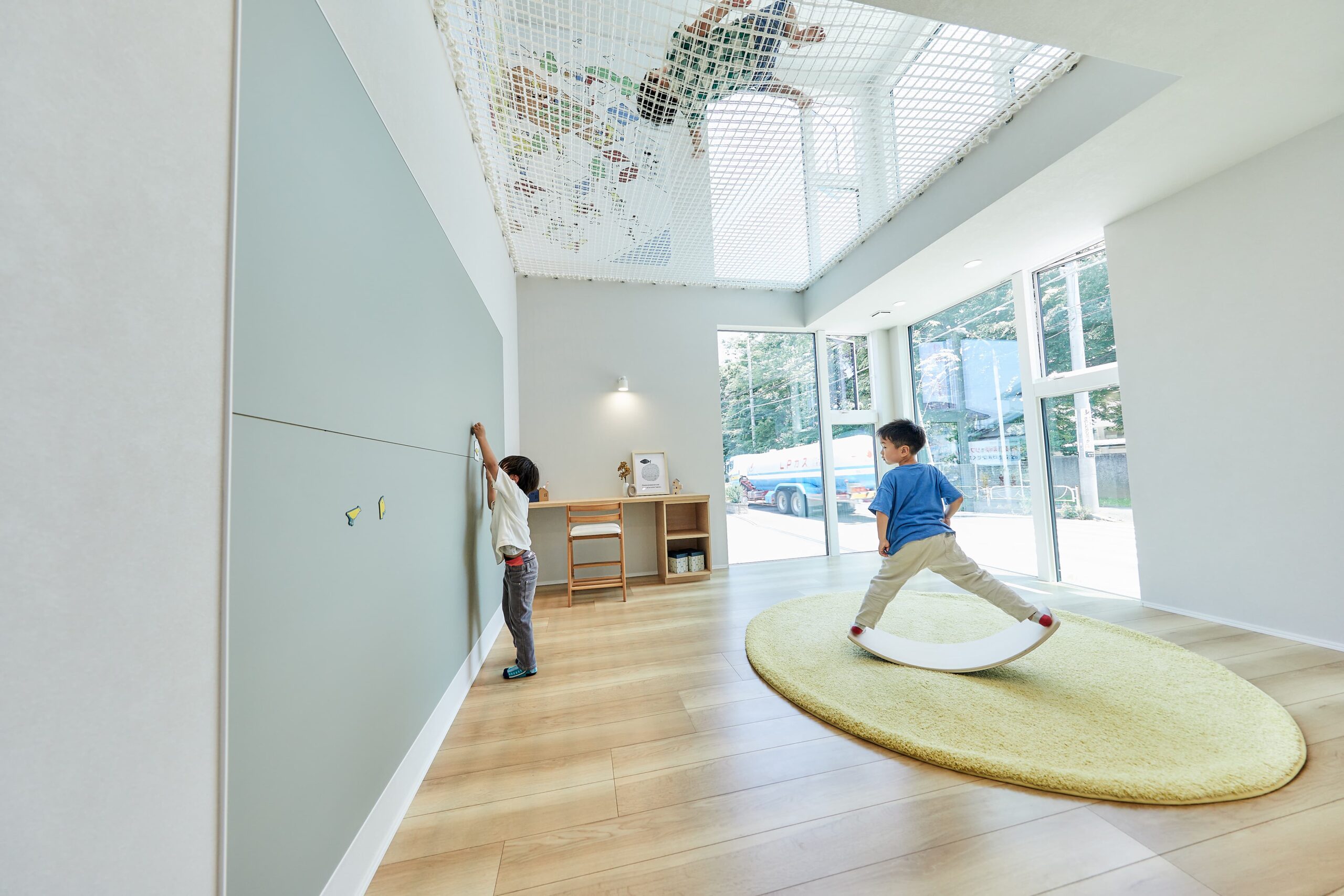  家族で過ごす雨の日が楽しくなるおうち時間充実アイデア5選｜子育て世代にうれしい間取りとは   アイフルホーム | イワナミ 岩国市柳井市益田市浜田市の注文住宅