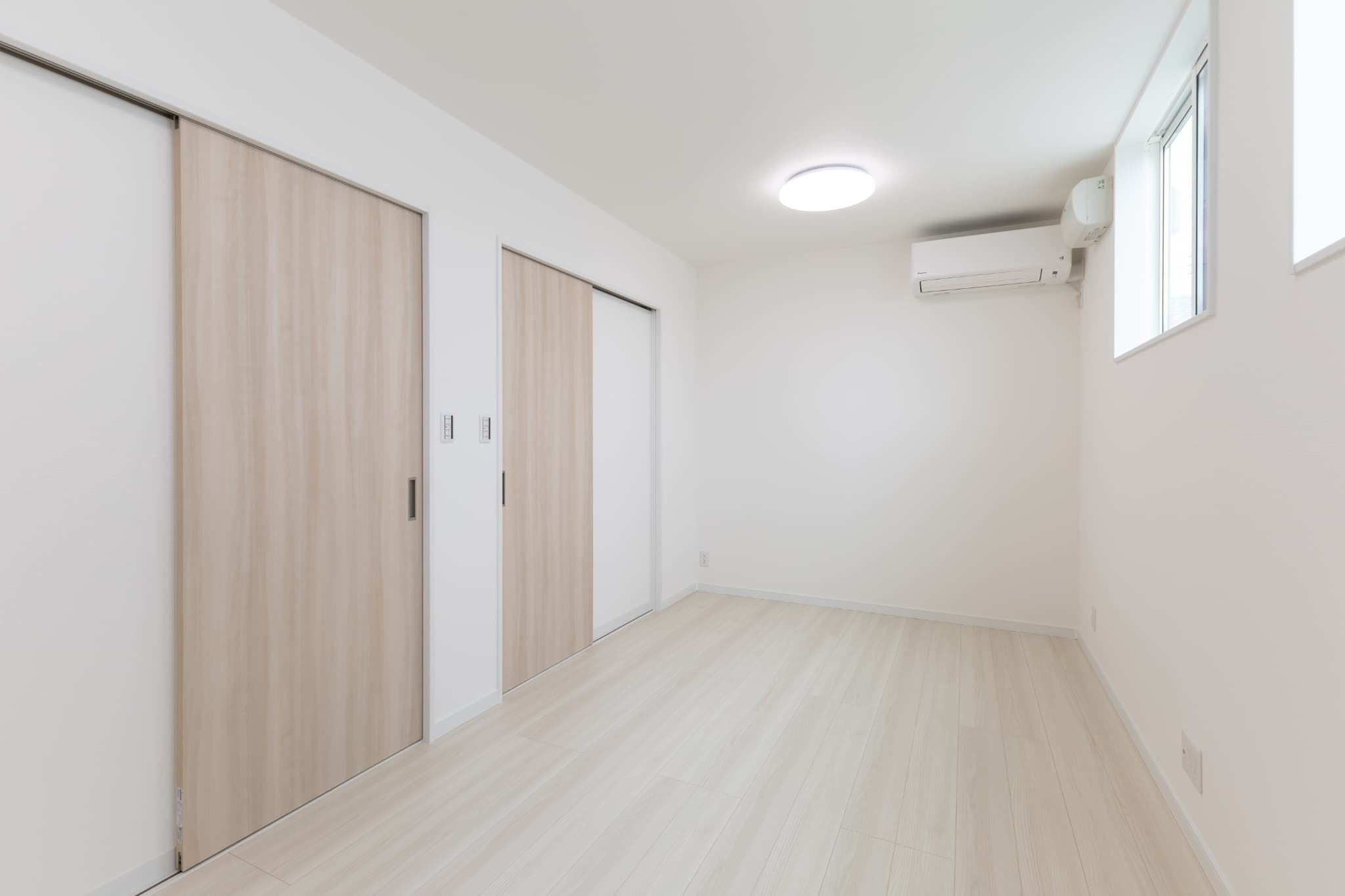中庭のあるコの字型の平屋