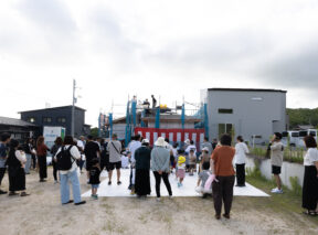 柳東モニターハウスの上棟を記念して、餅まきを行いました!
