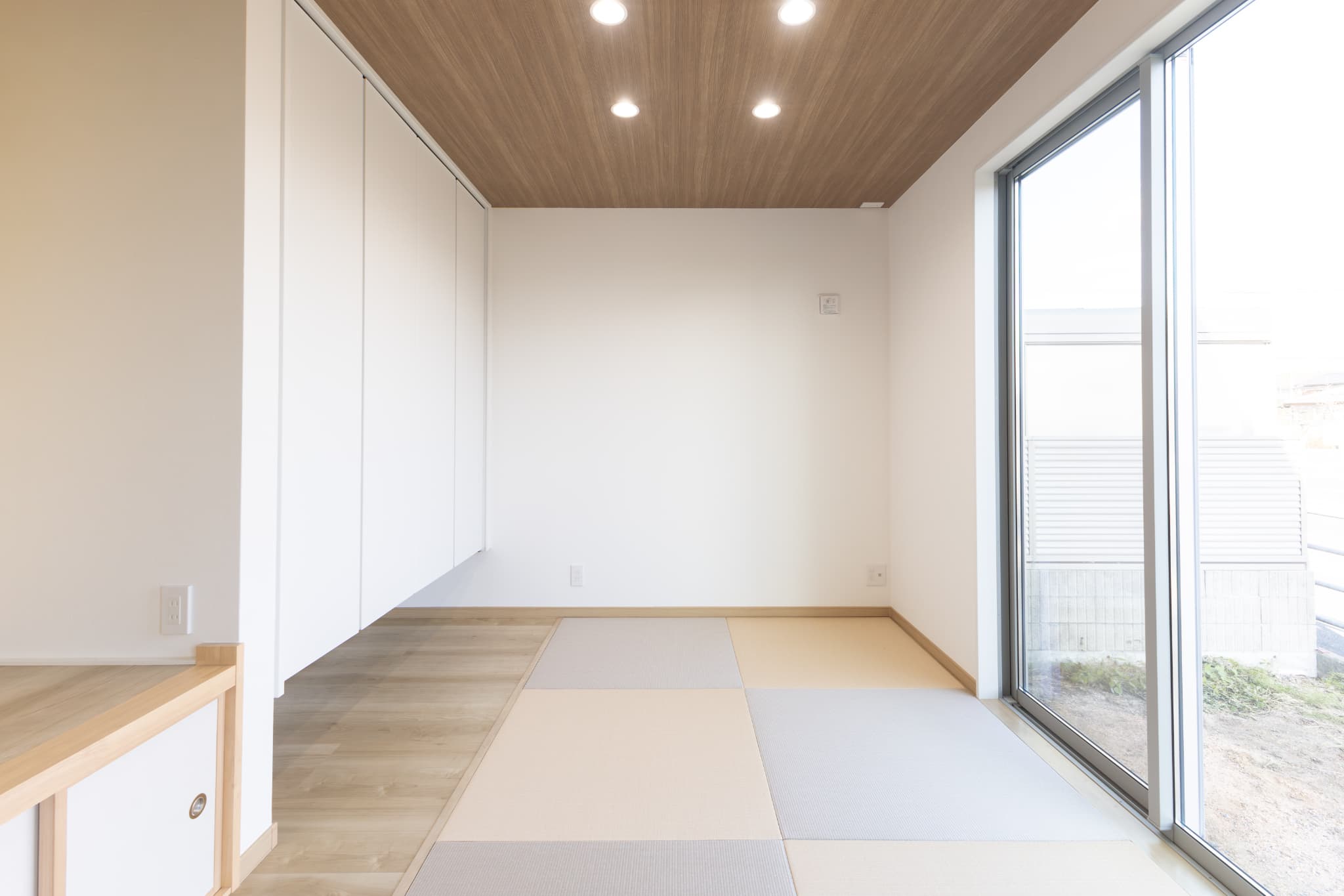 ペットと暮らす塗り壁の平屋