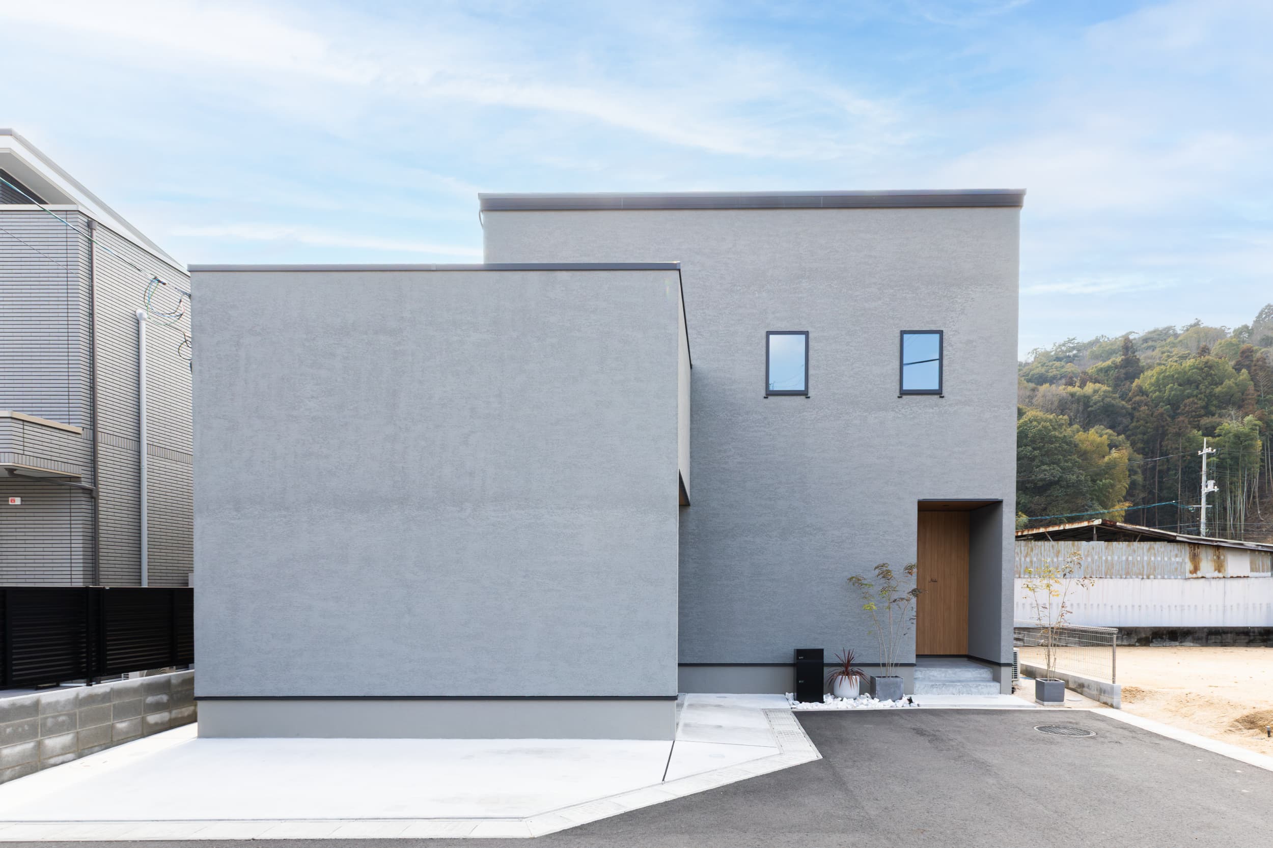 色、素材、光にこだわった中庭のあるお家