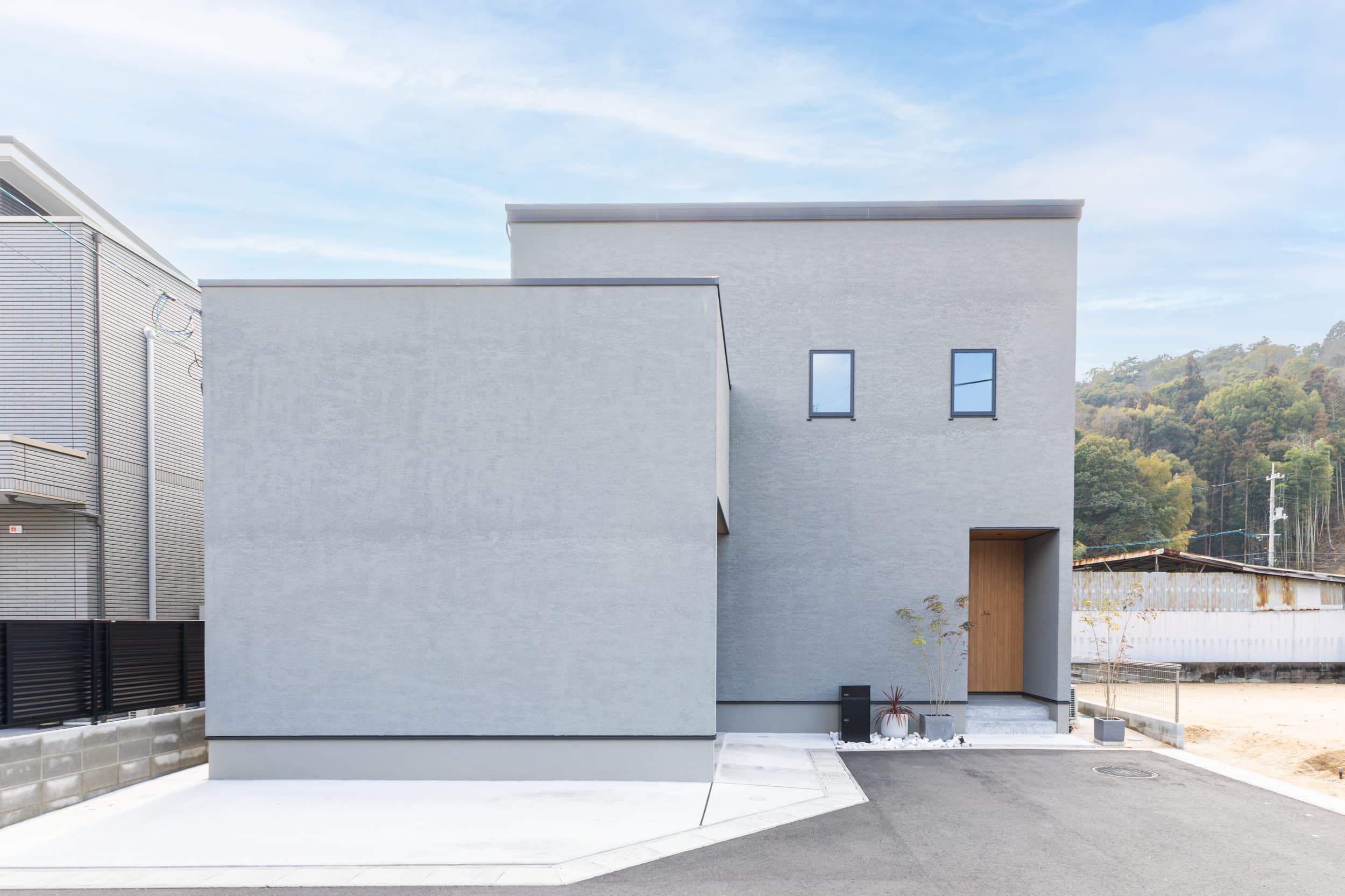 色、素材、光にこだわった中庭のあるお家