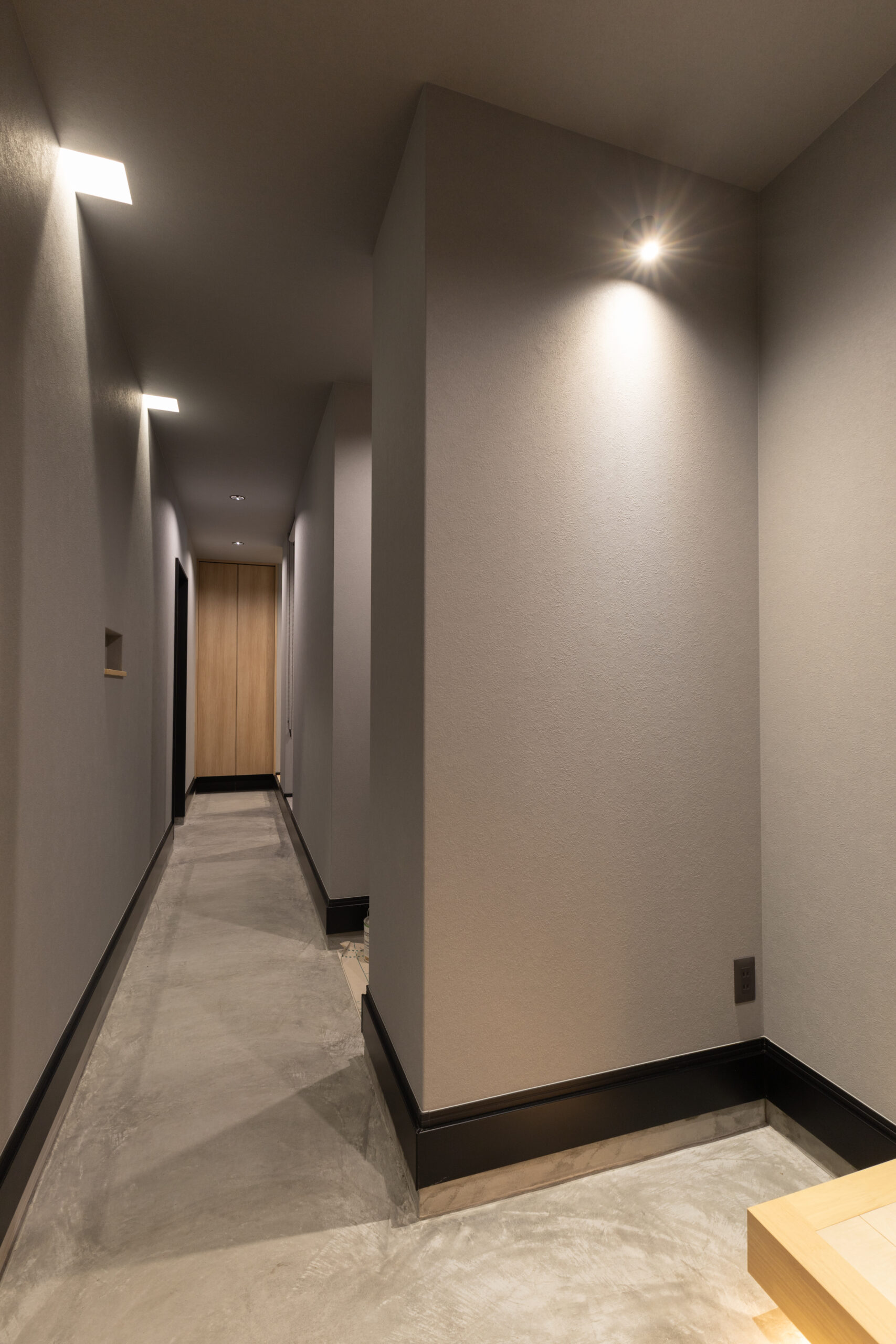 色、素材、光にこだわった中庭のあるお家