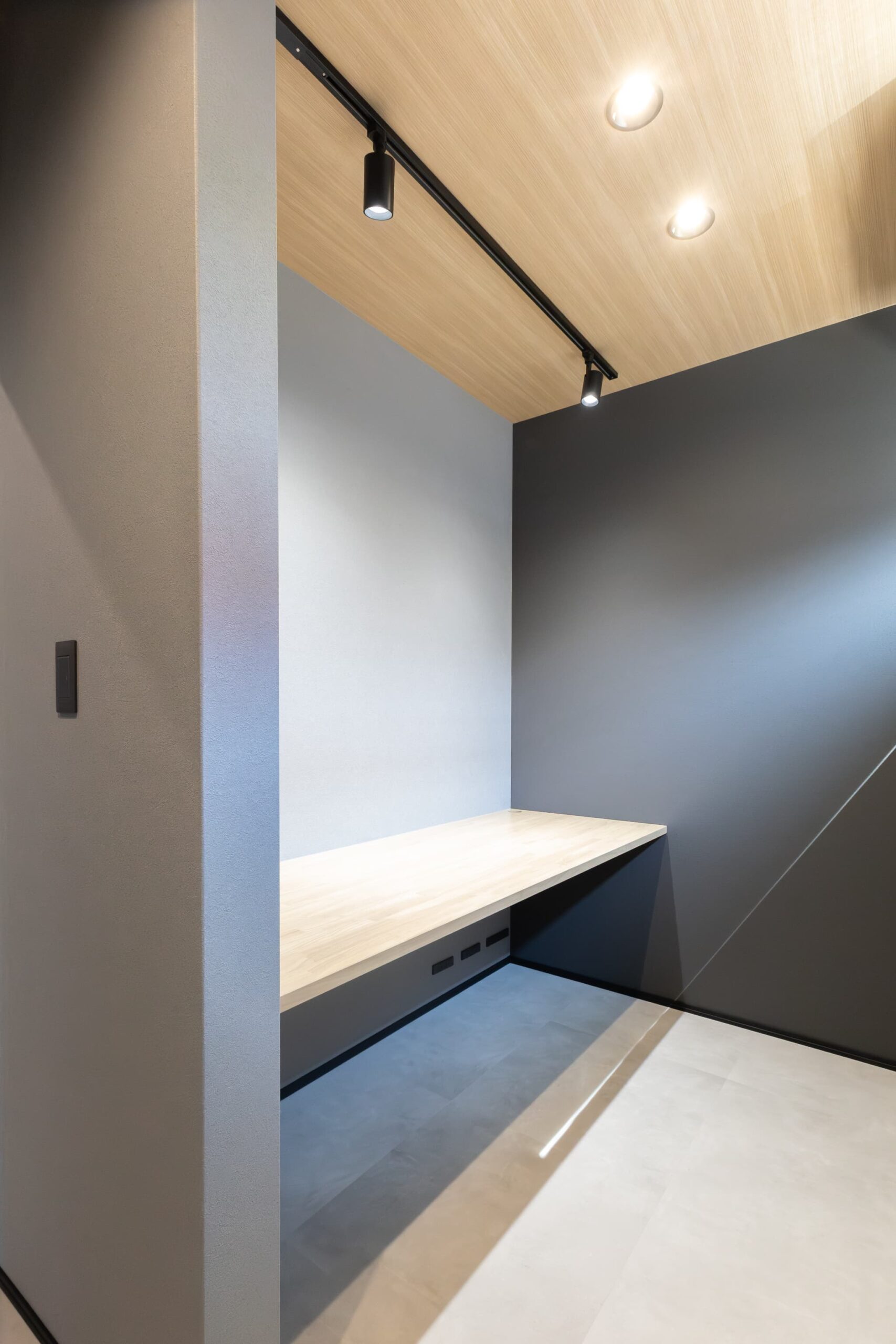 色、素材、光にこだわった中庭のあるお家