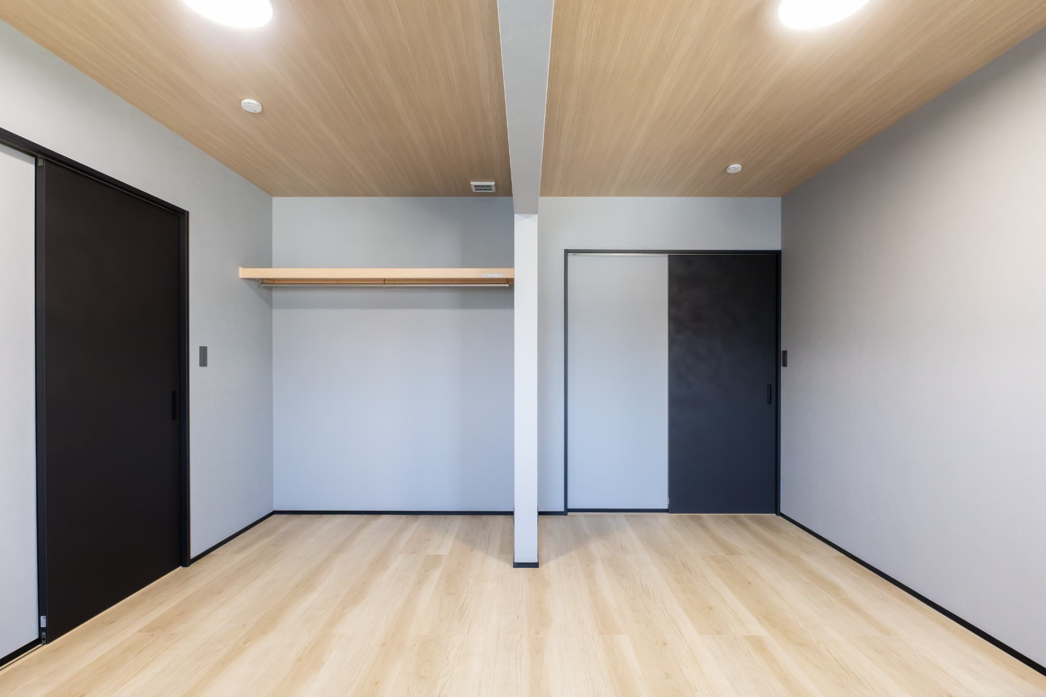 色、素材、光にこだわった中庭のあるお家