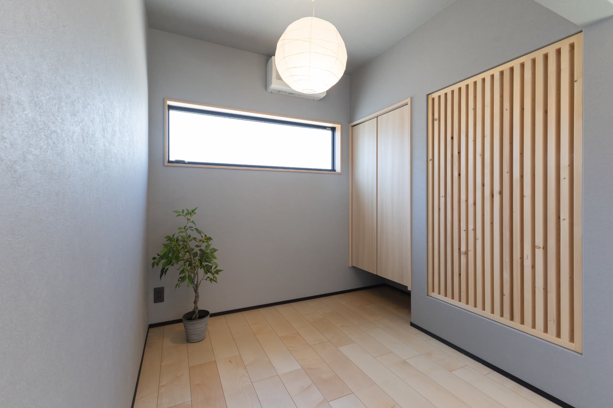 色、素材、光にこだわった中庭のあるお家