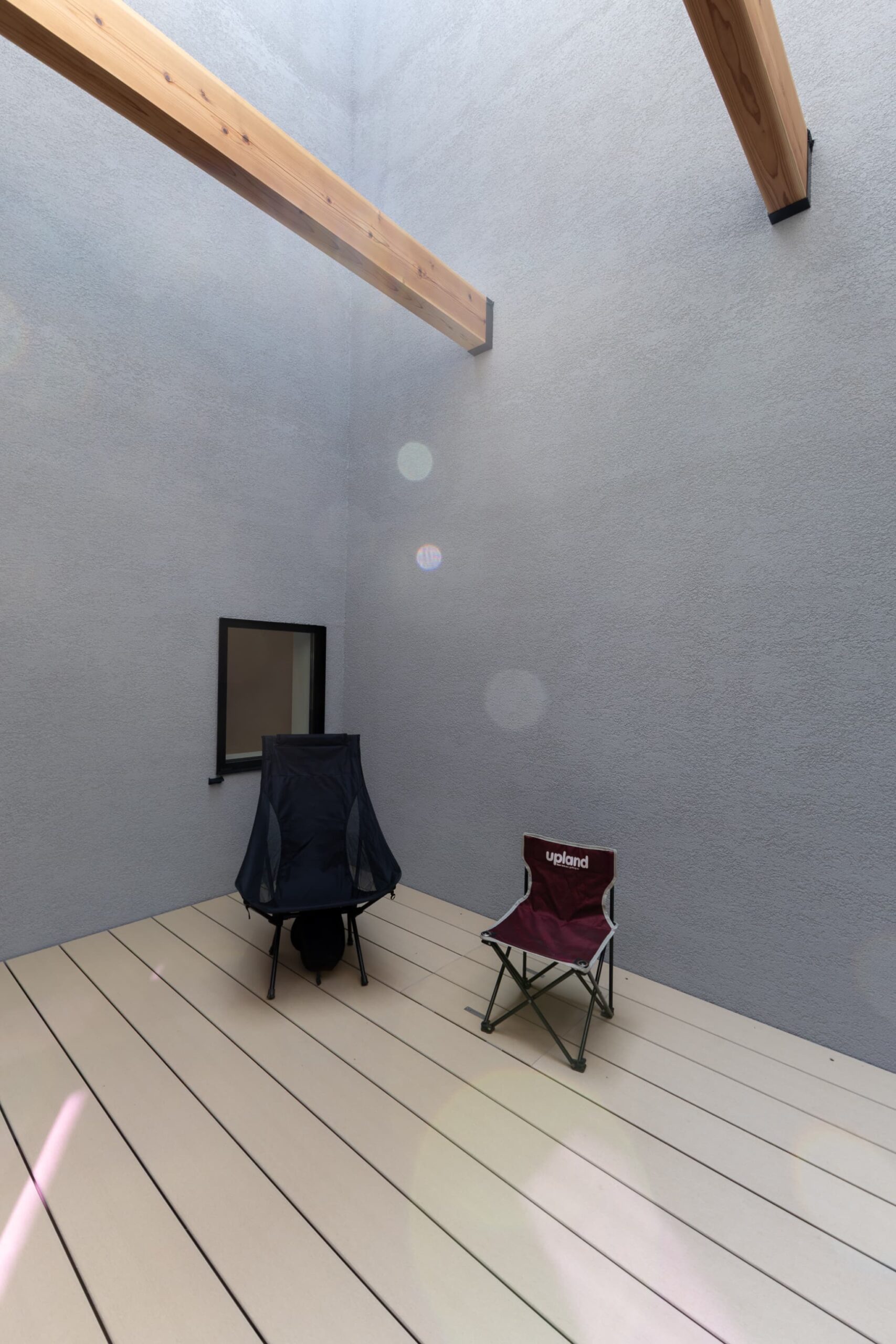 色、素材、光にこだわった中庭のあるお家