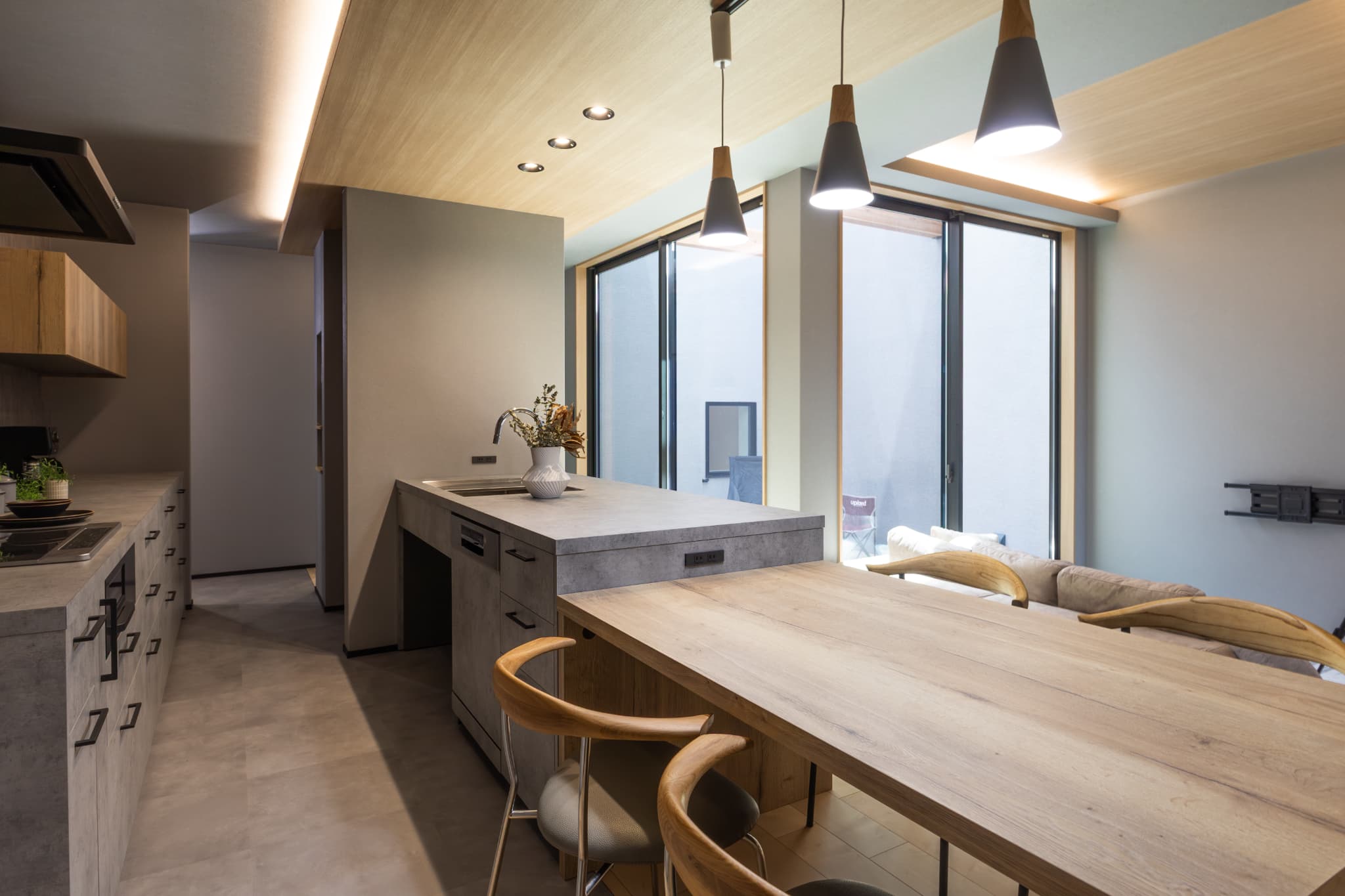 色、素材、光にこだわった中庭のあるお家