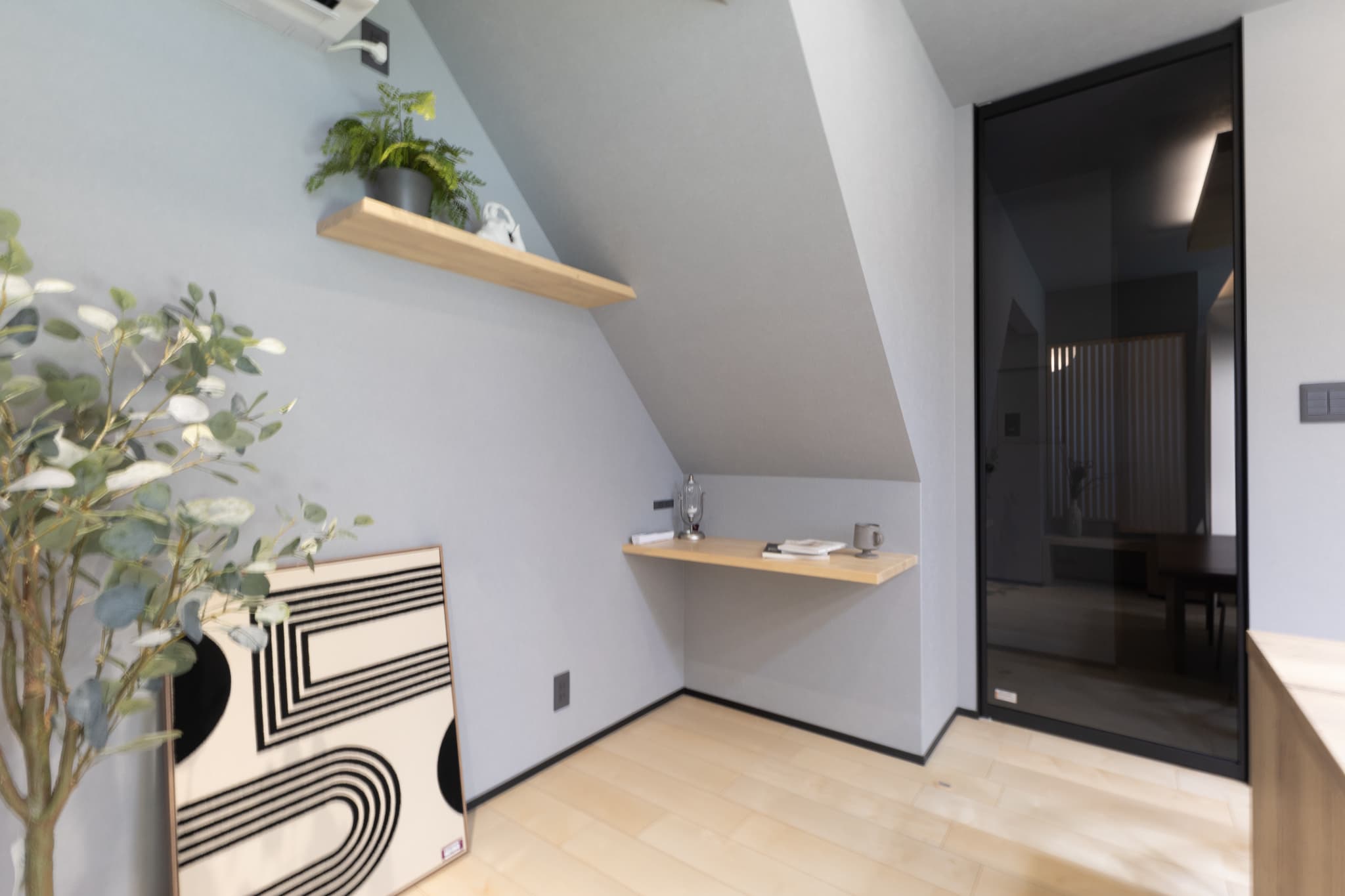 色、素材、光にこだわった中庭のあるお家