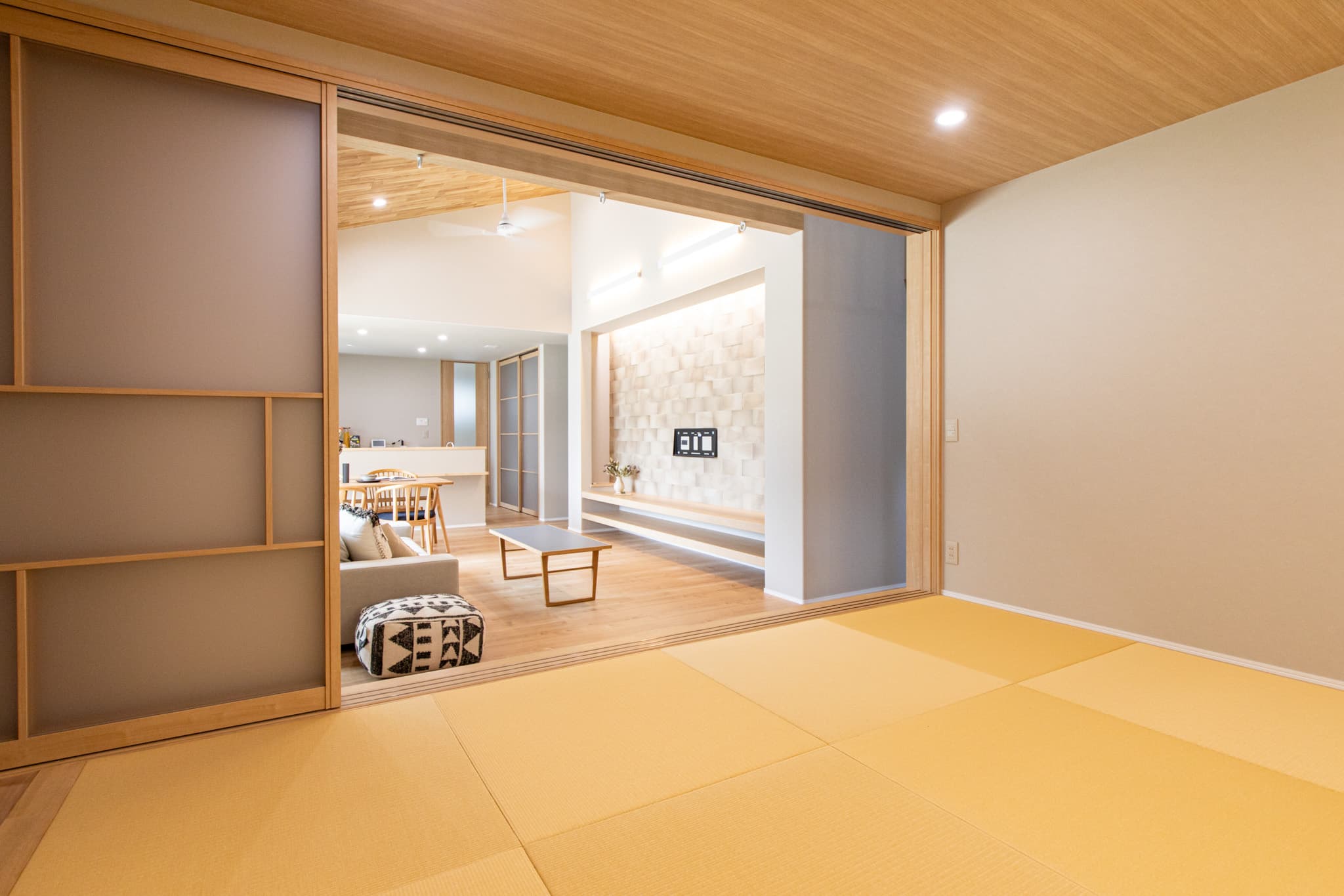 古えの街並みに佇む和モダンな平屋