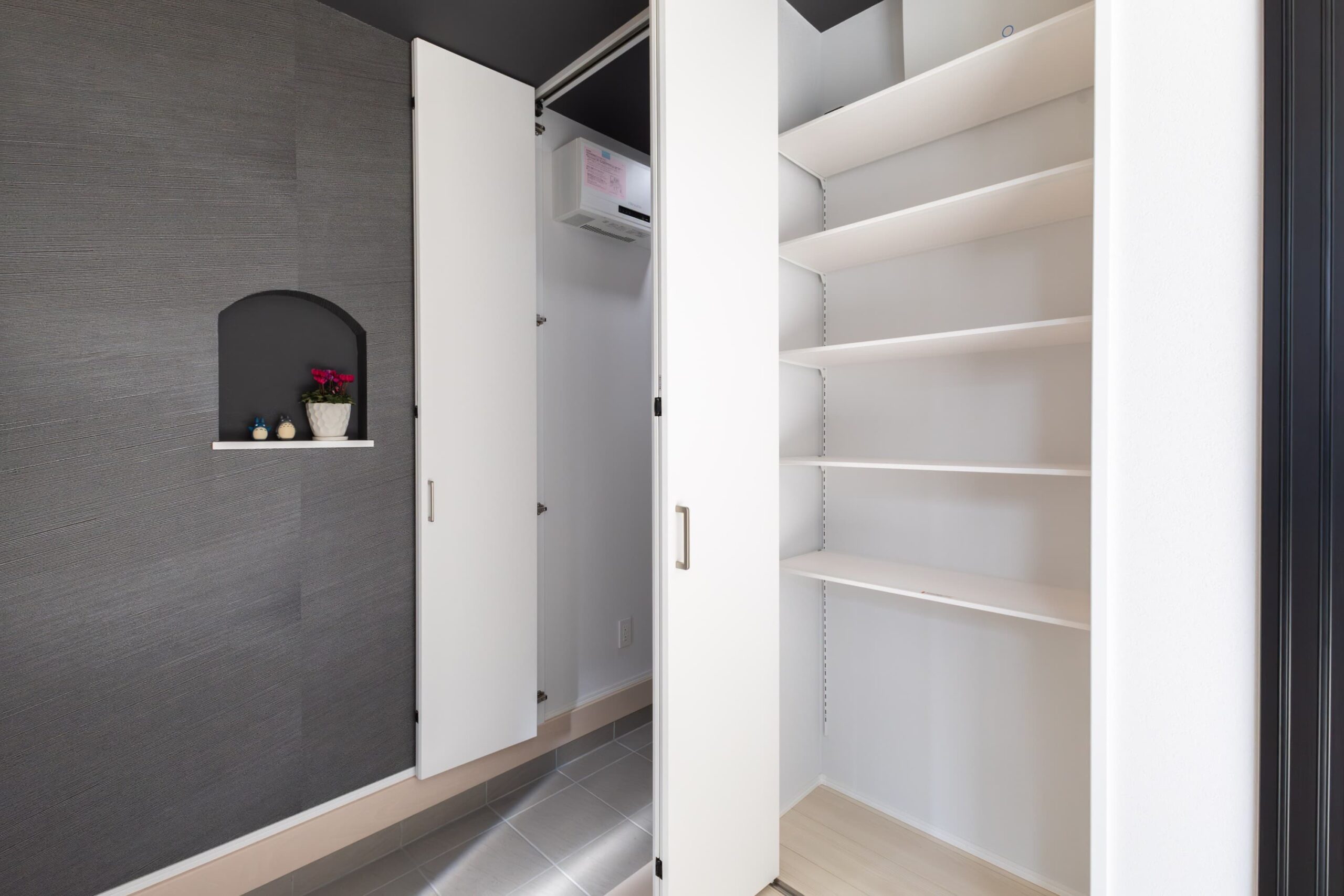 こもり感が心地よいLDKヌックのある平屋