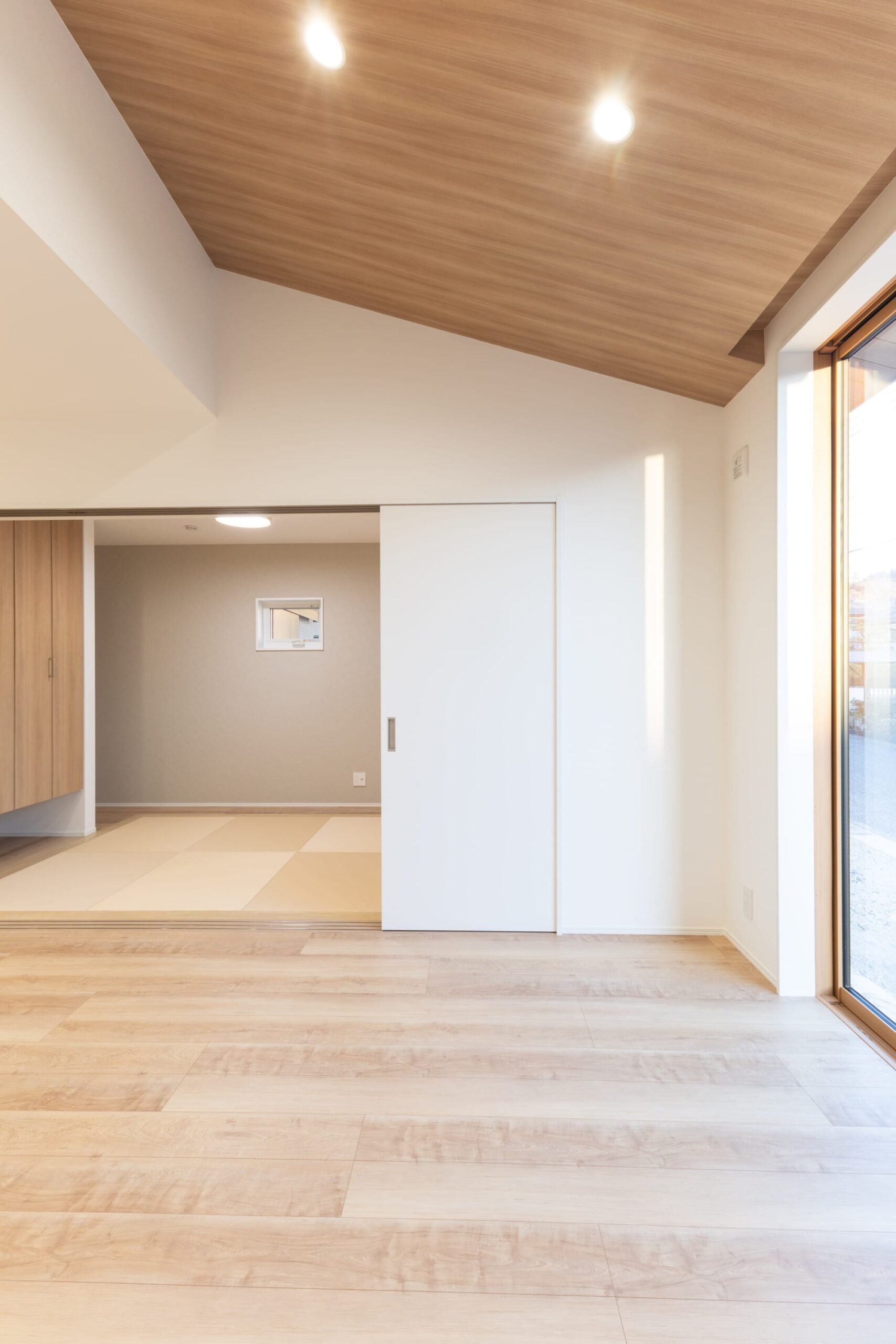 木に包まれたカフェライクなお家