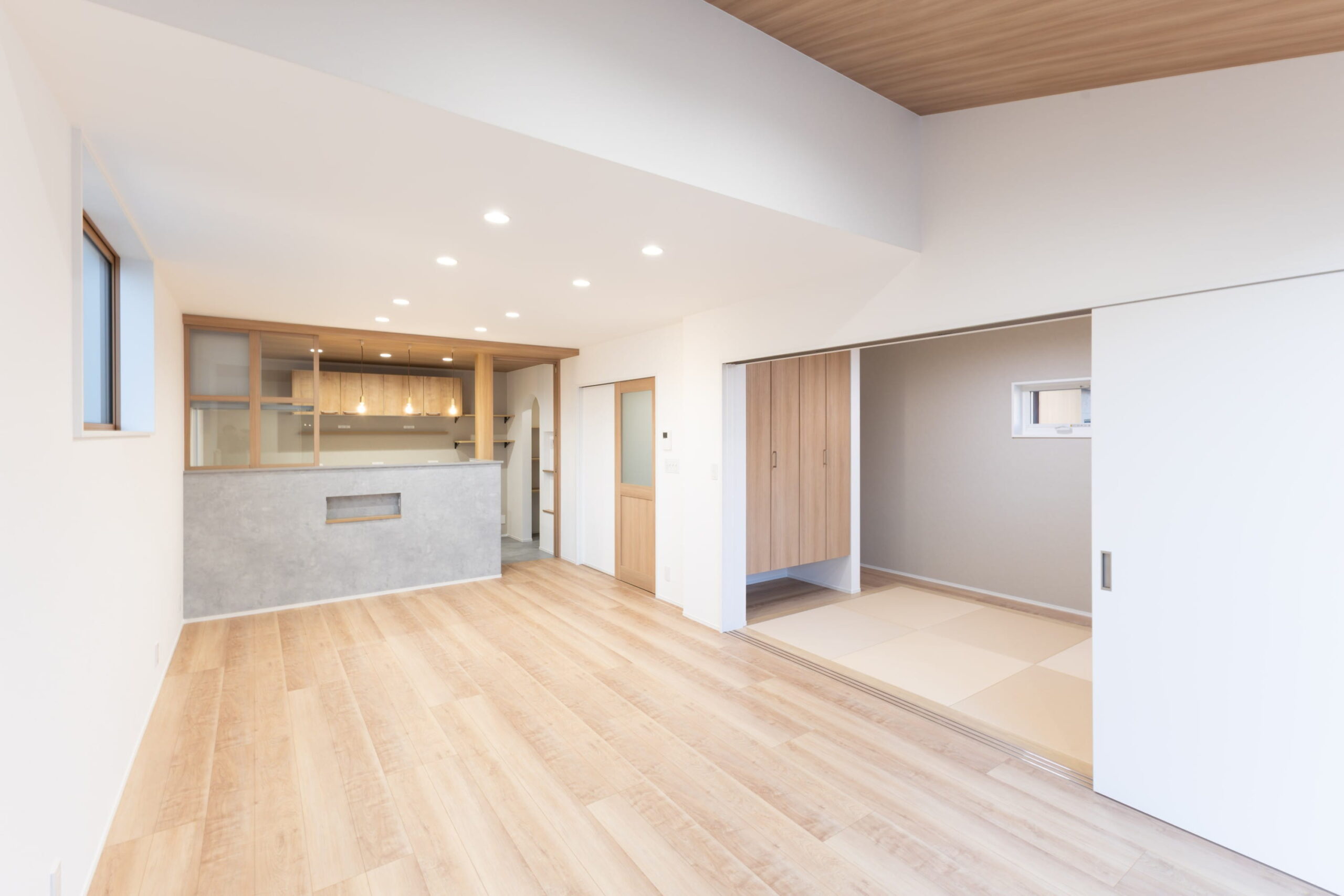 木に包まれたカフェライクなお家