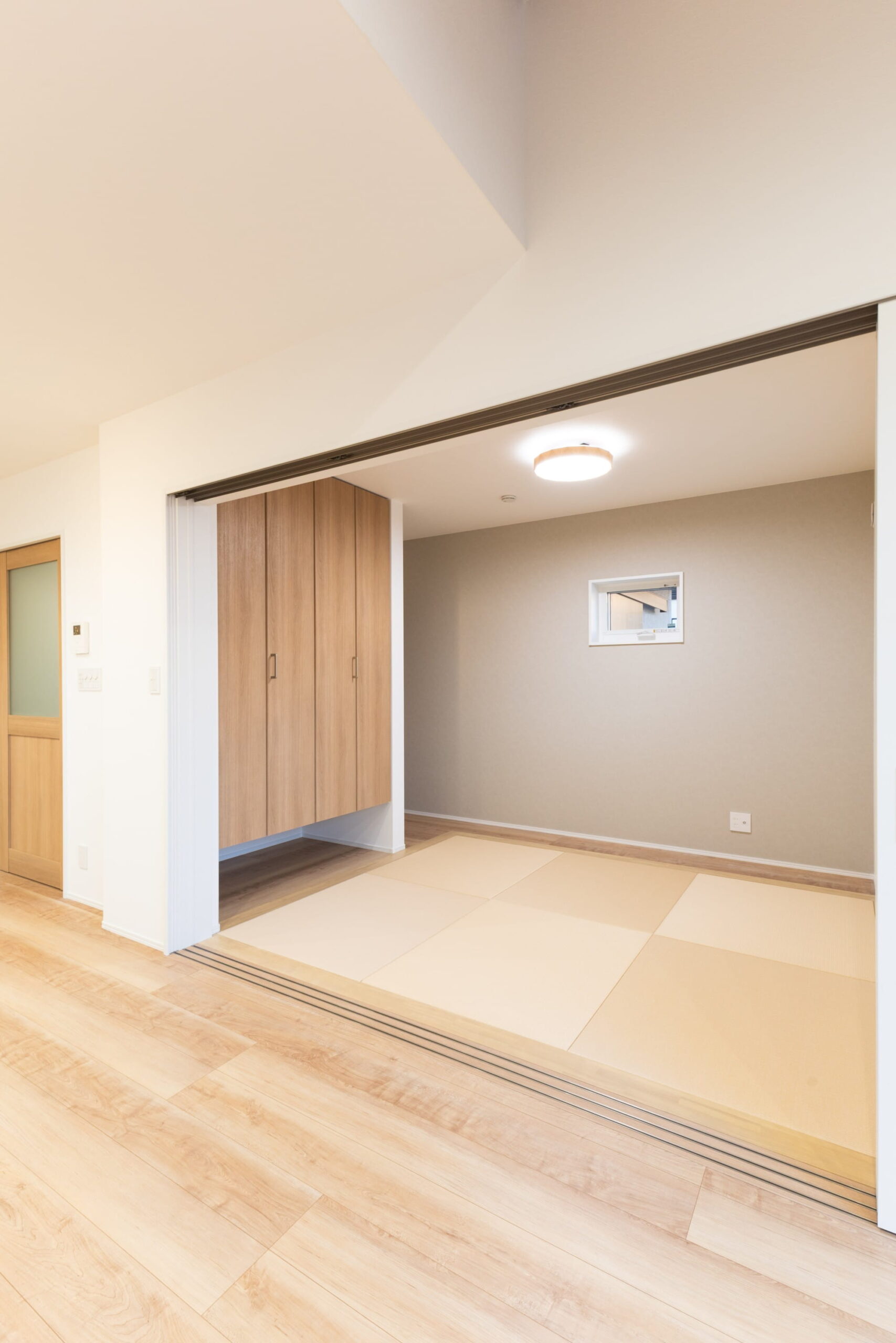 木に包まれたカフェライクなお家