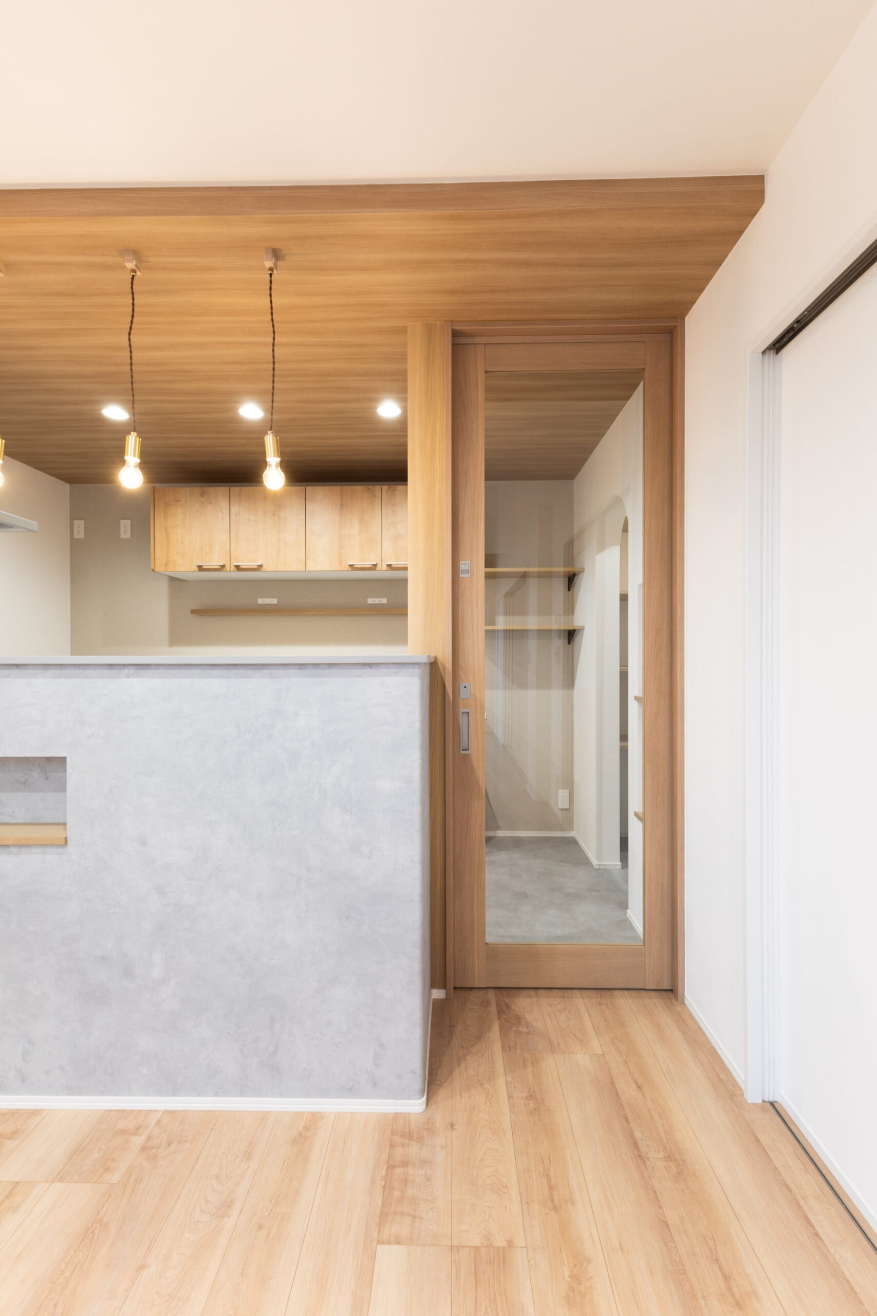 木に包まれたカフェライクなお家