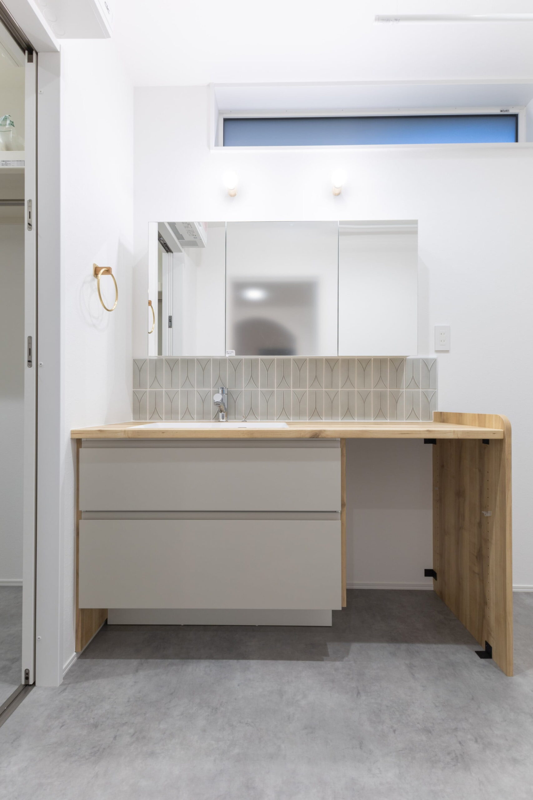 木に包まれたカフェライクなお家