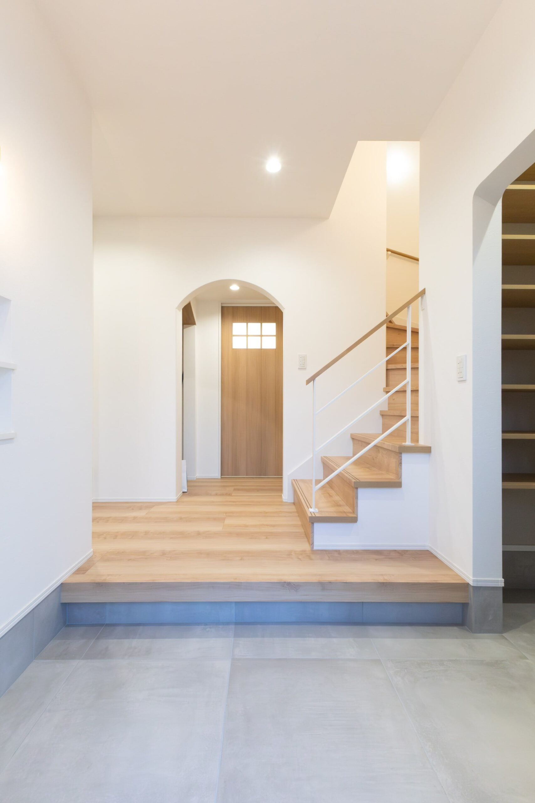 木に包まれたカフェライクなお家