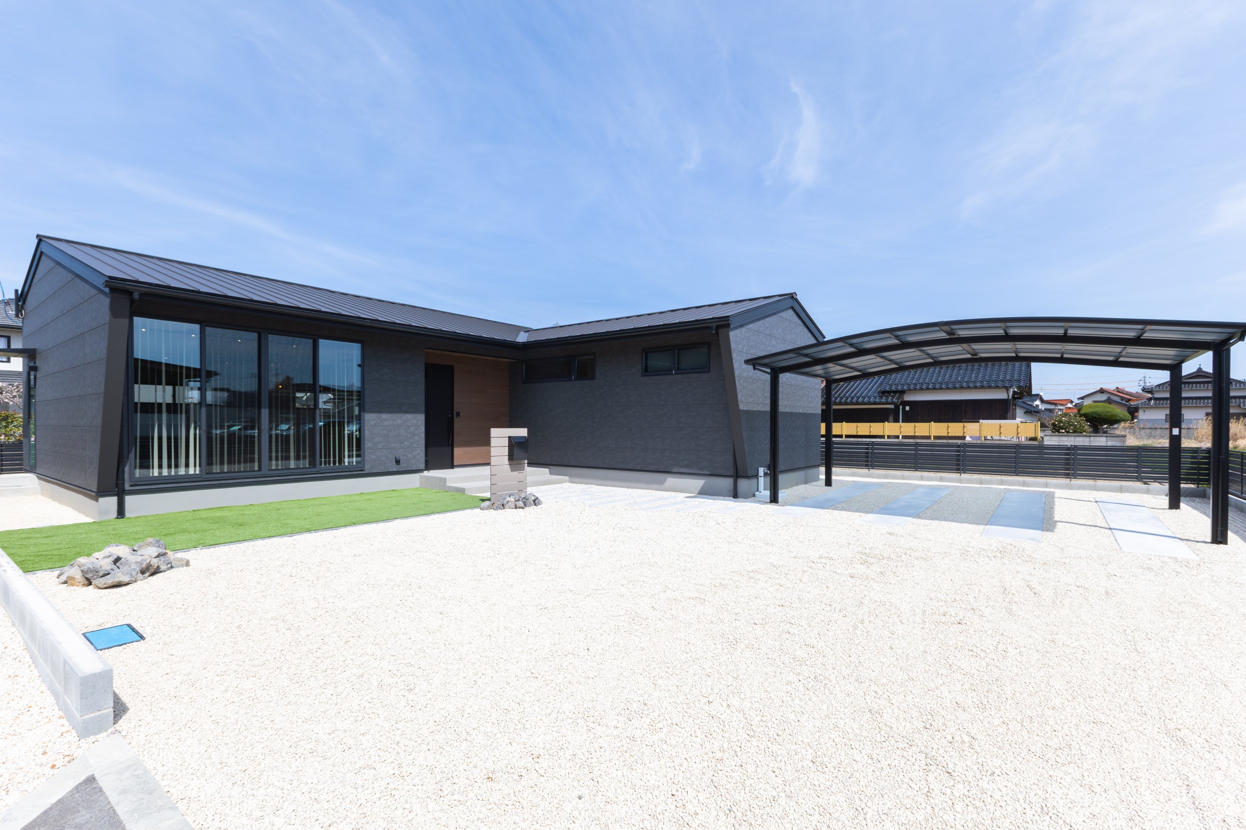 光と動線で整う30坪の平屋