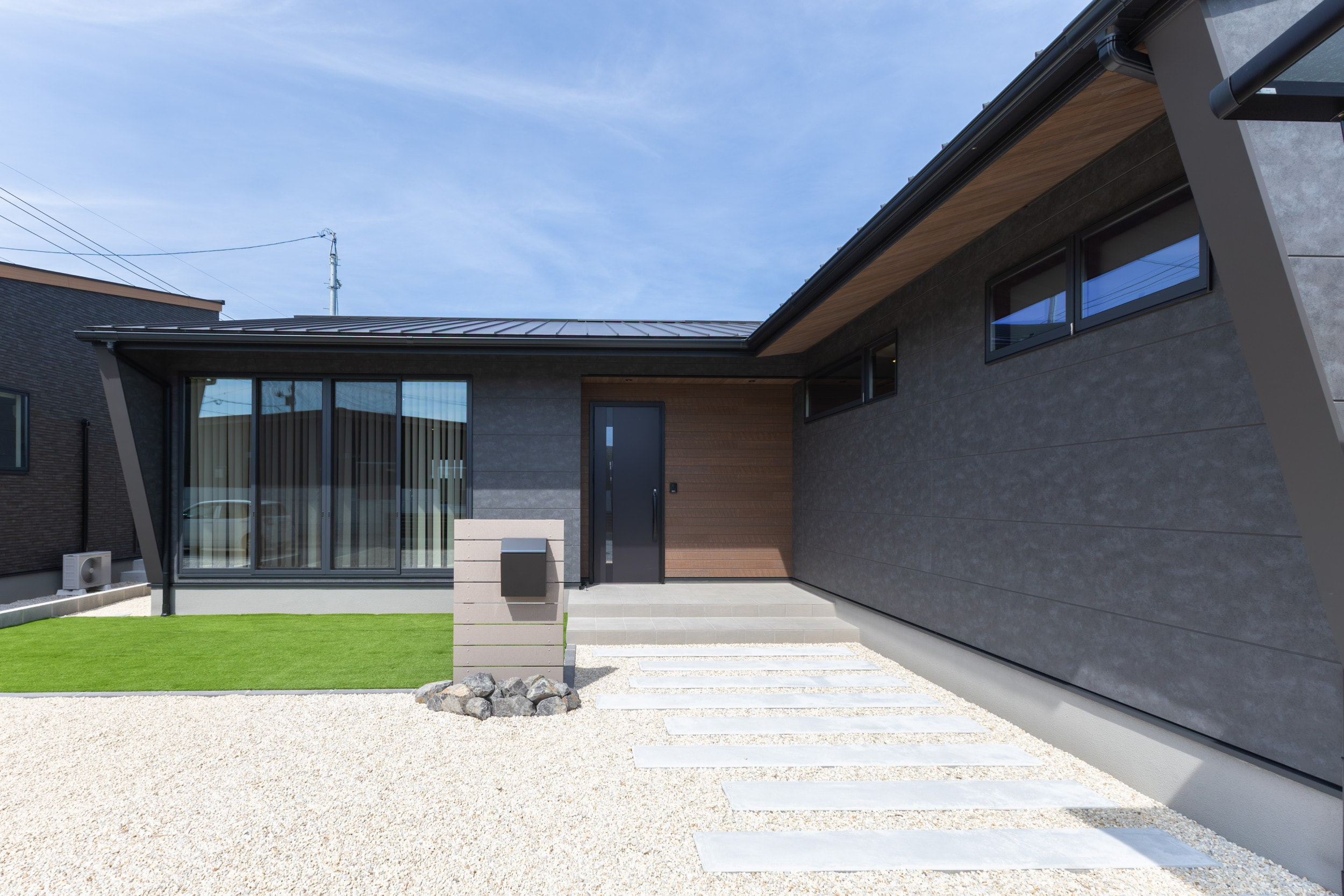 光と動線で整う30坪の平屋