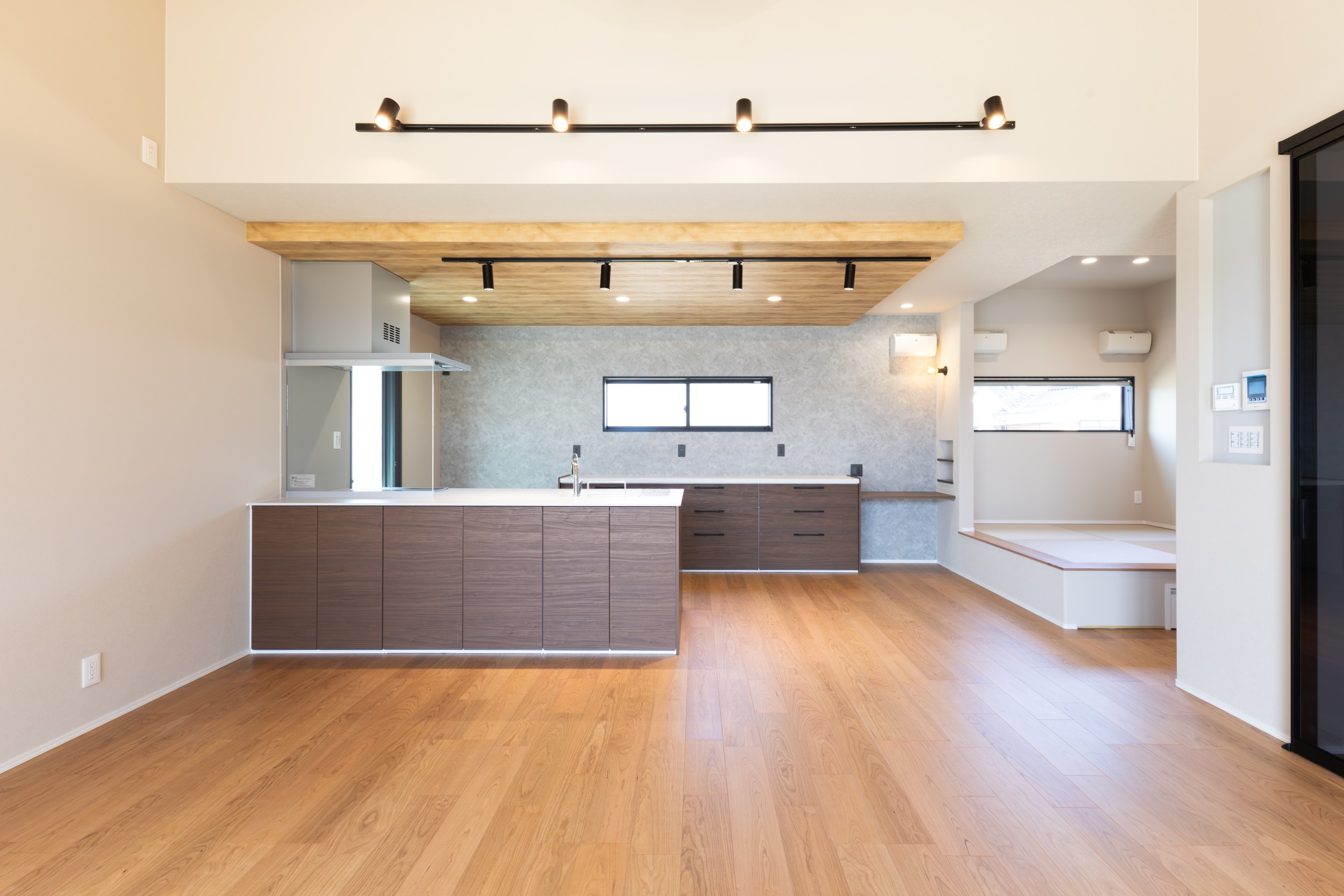 光と動線で整う30坪の平屋