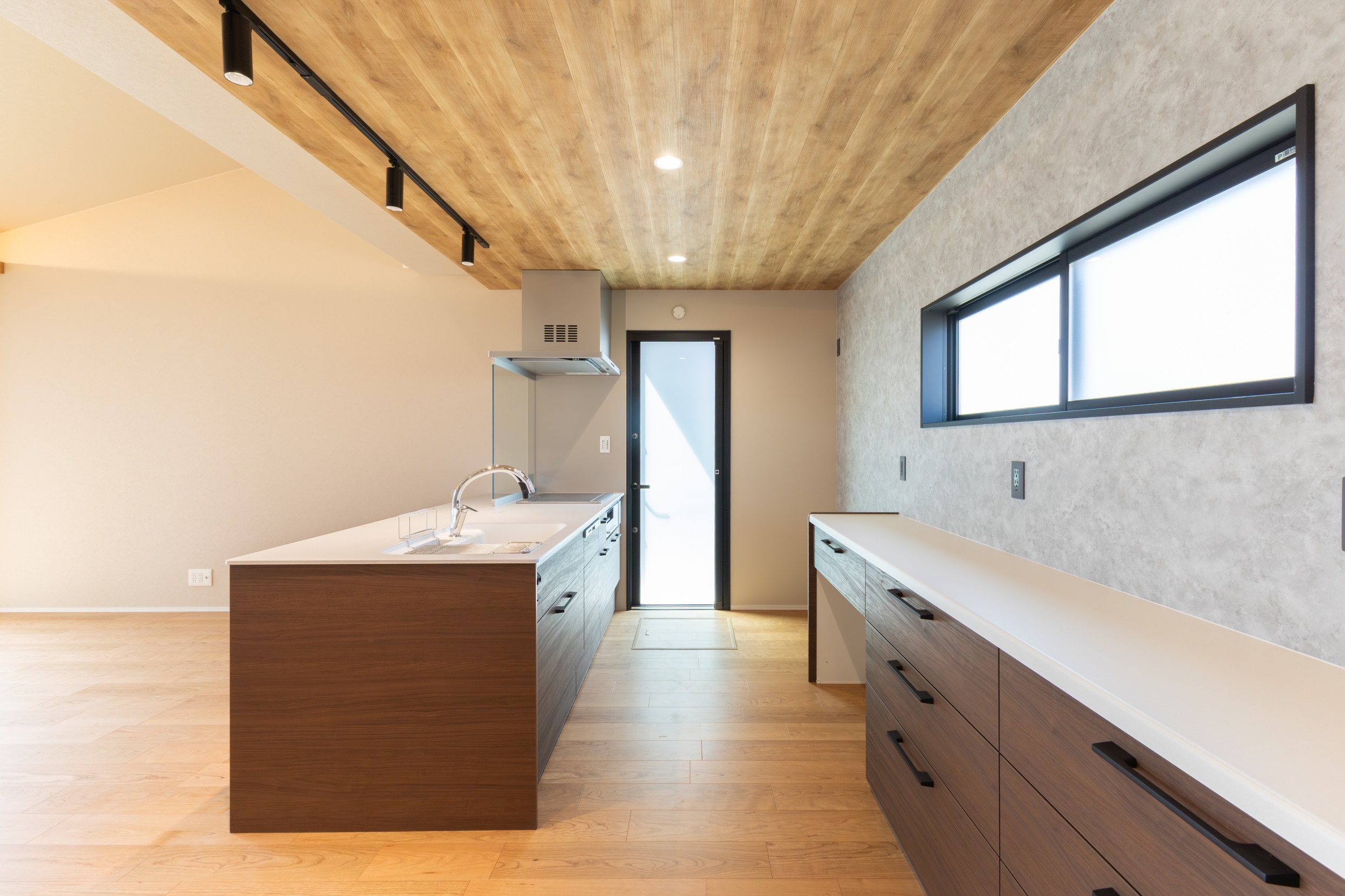 光と動線で整う30坪の平屋