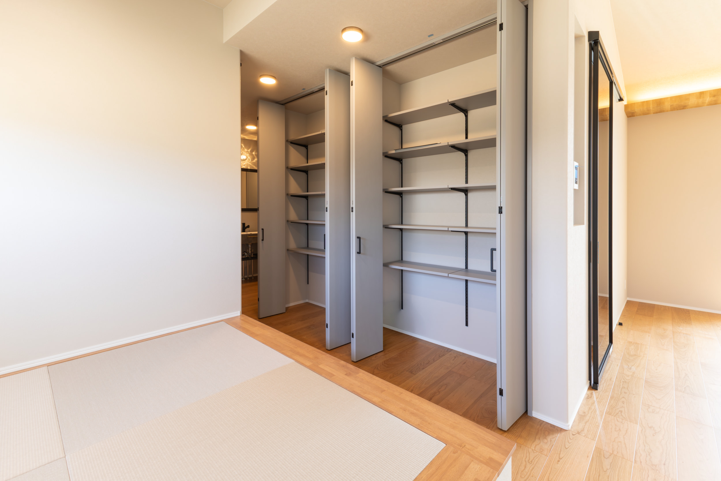 光と動線で整う30坪の平屋