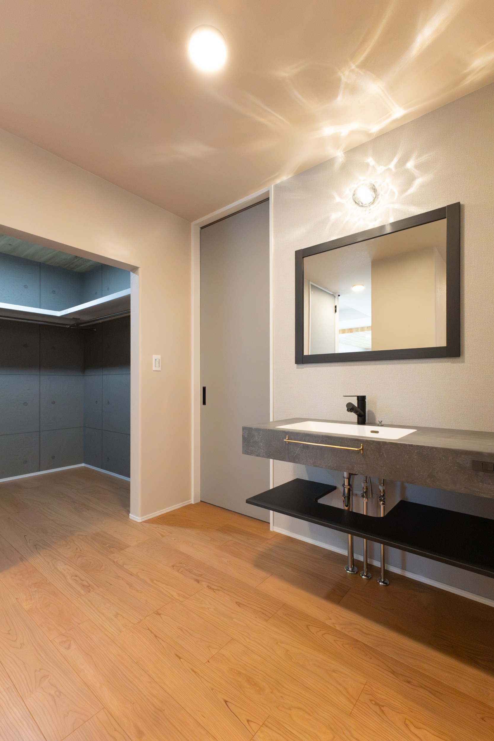 光と動線で整う30坪の平屋