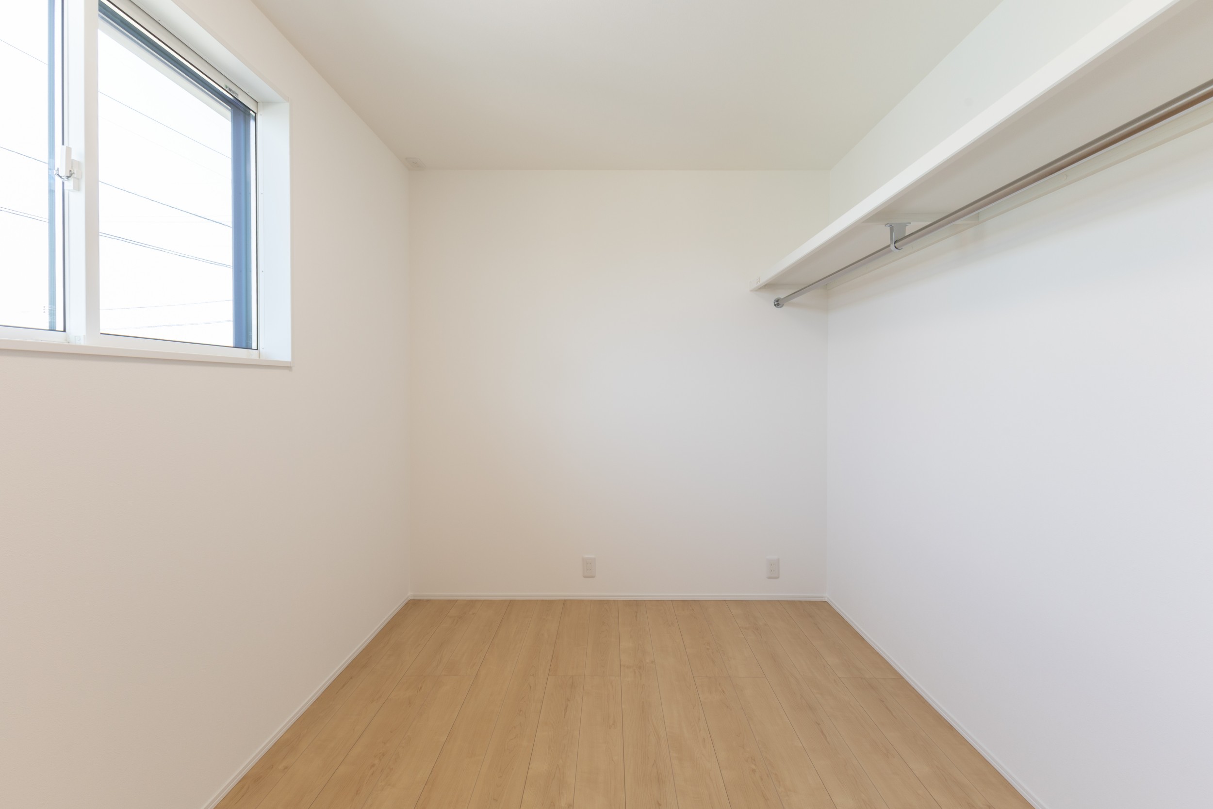 光と高さで広がる、ムダのない収納動線の平屋