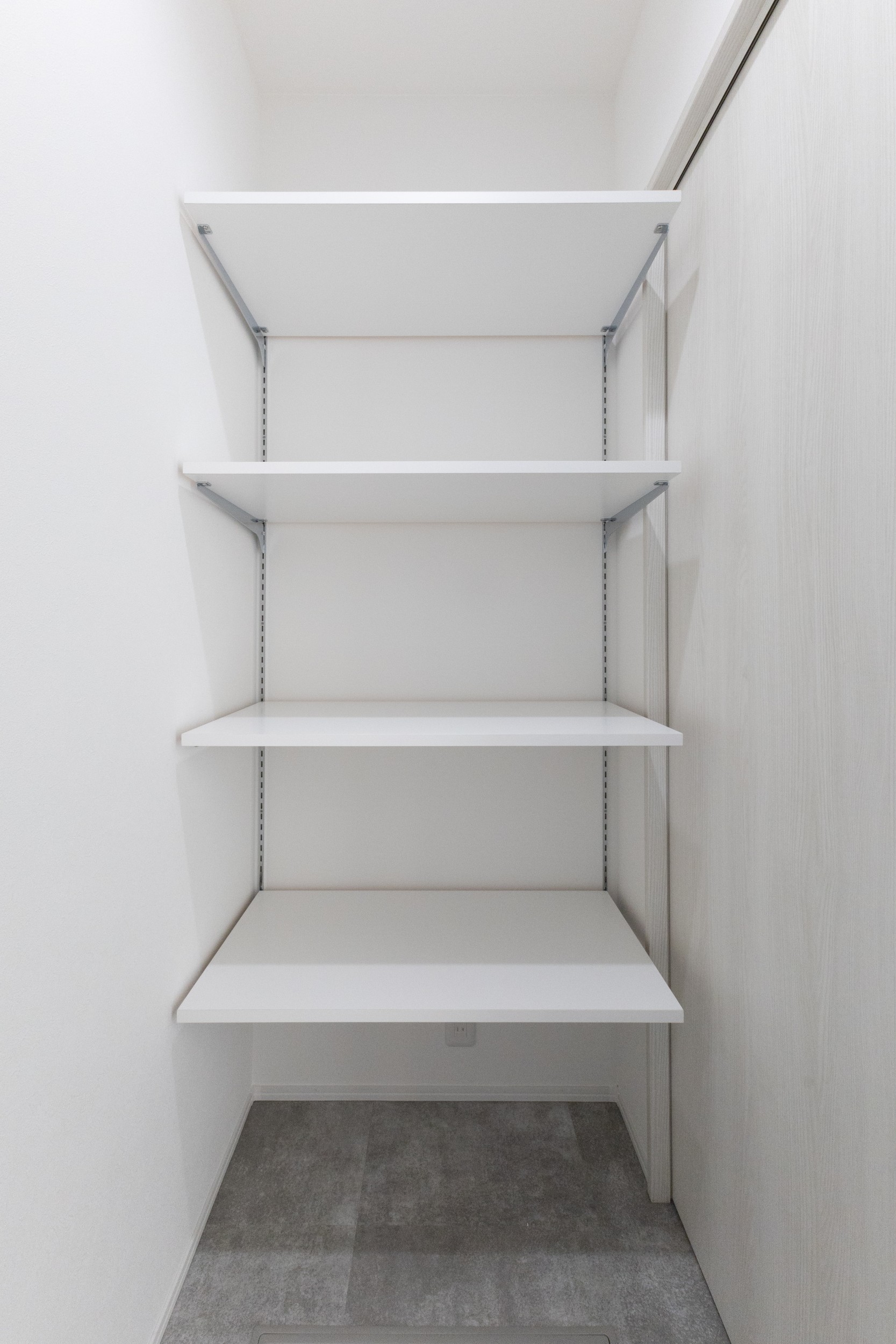 光と高さで広がる、ムダのない収納動線の平屋