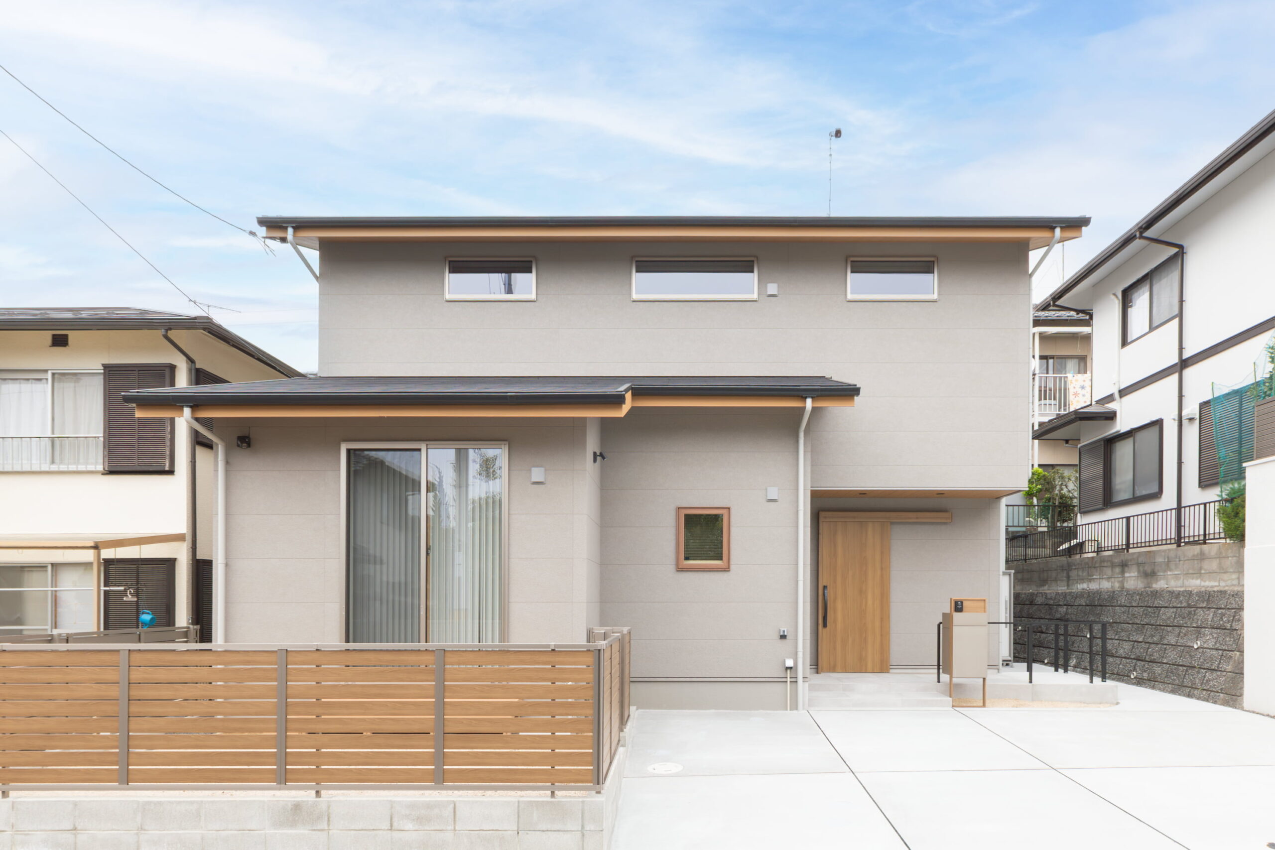 木に包まれたカフェライクなお家