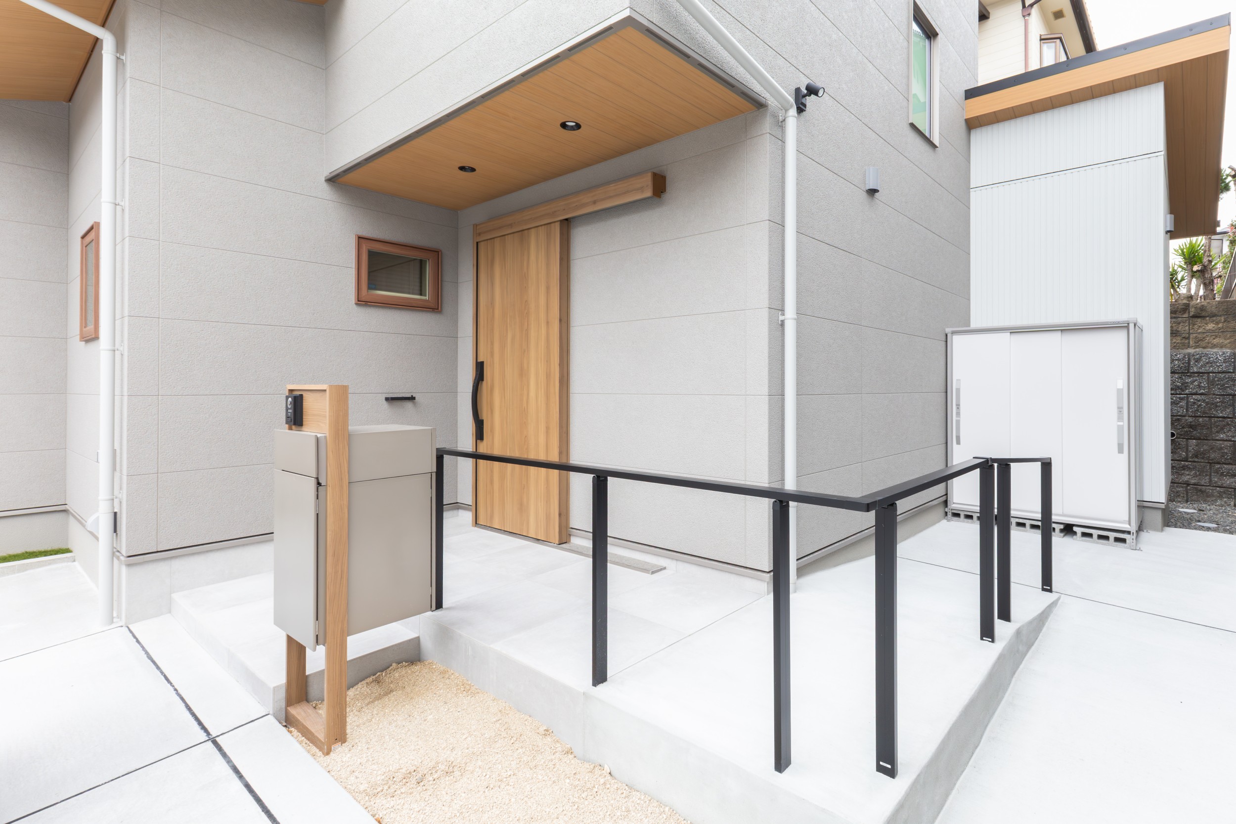 木に包まれたカフェライクなお家